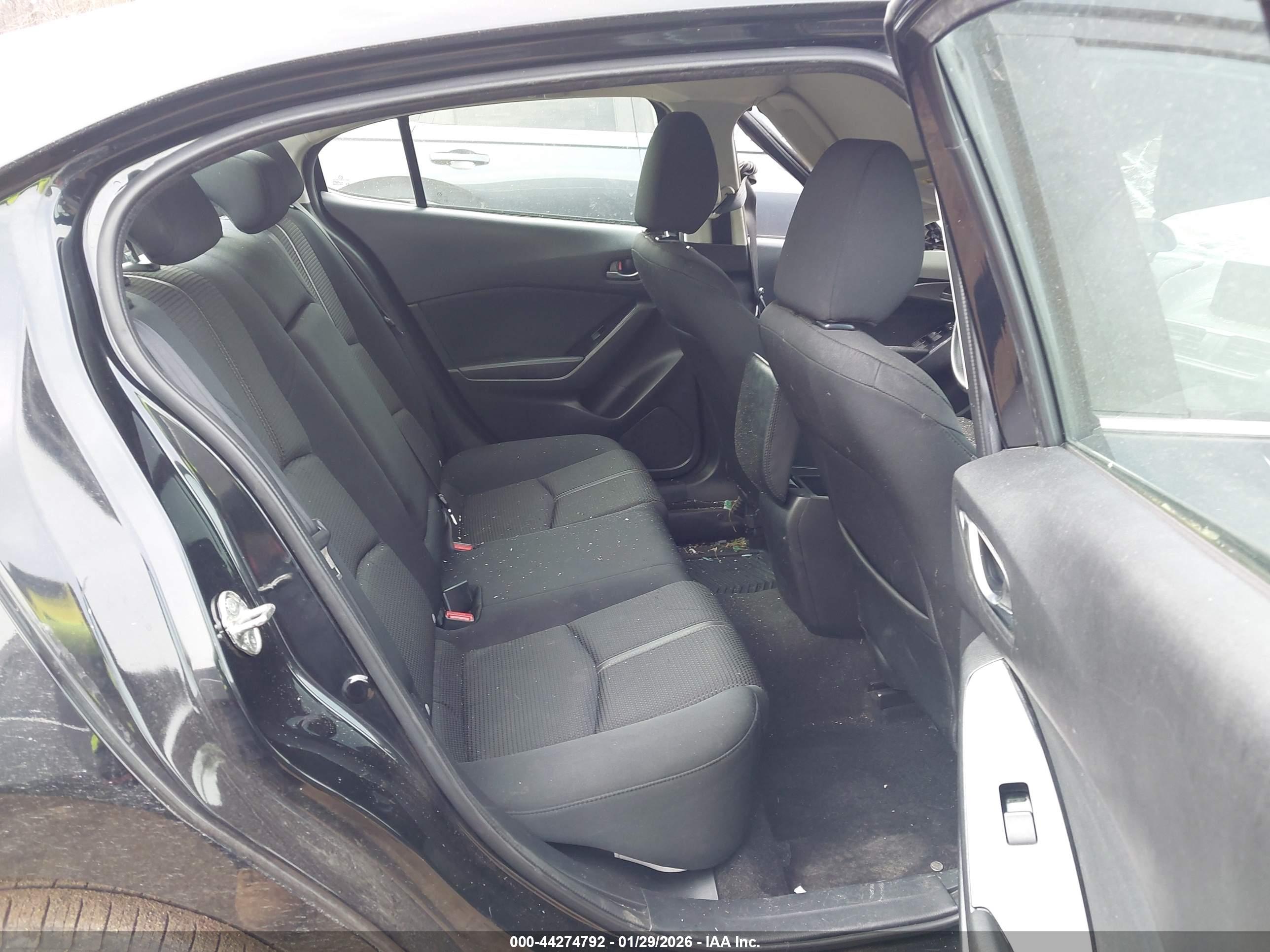 MAZDA MAZDA3 image 8