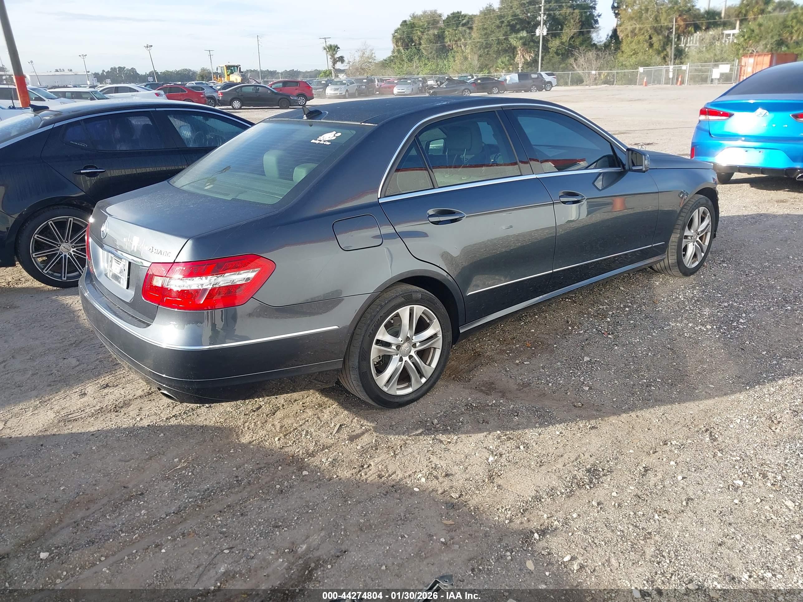 MERCEDES-BENZ E image 4
