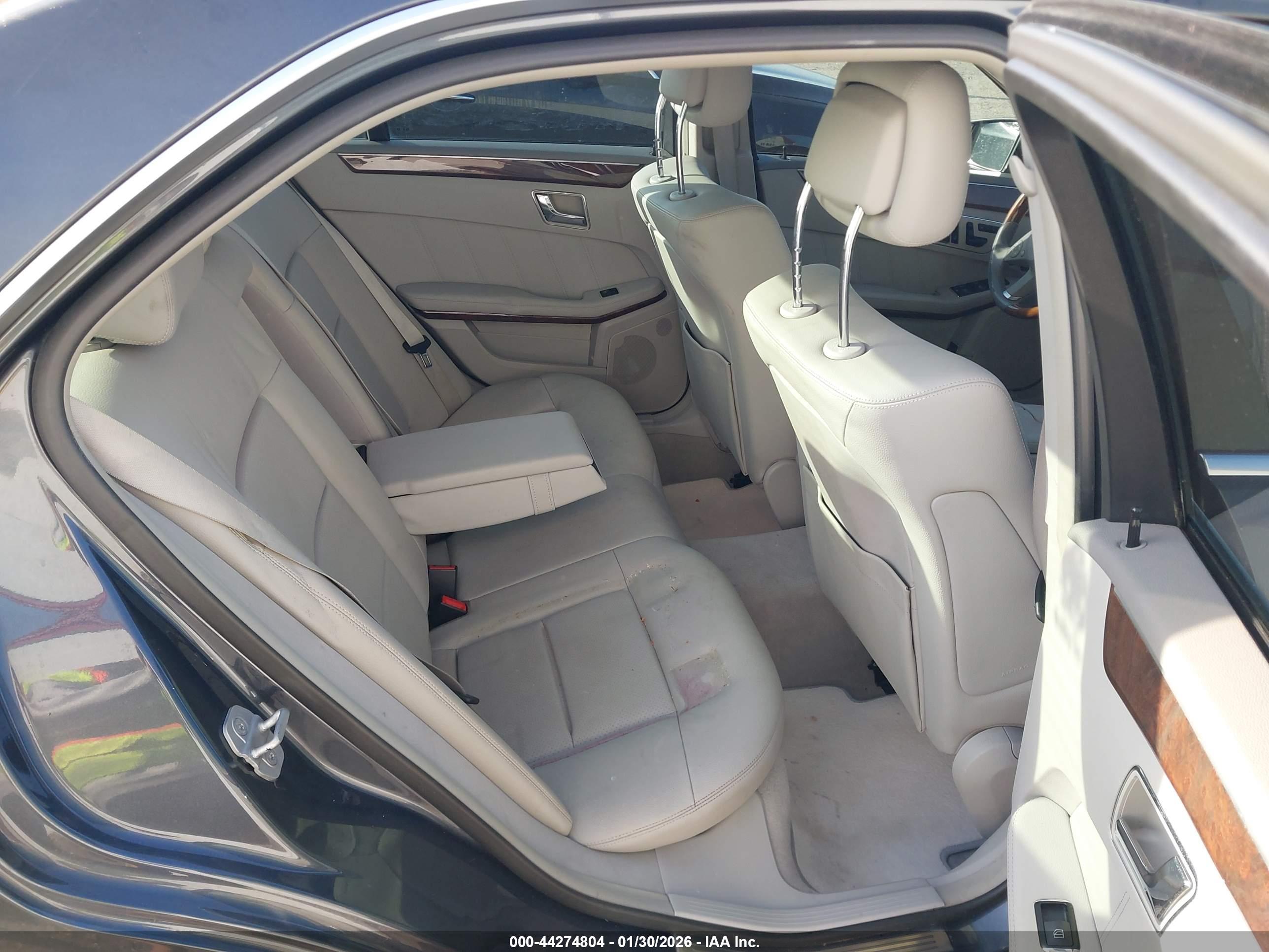 MERCEDES-BENZ E image 8