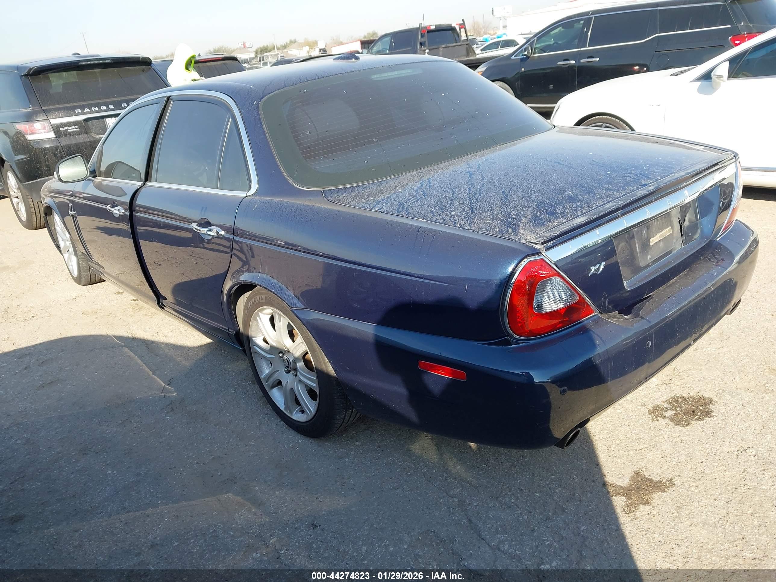 JAGUAR XJ image 3