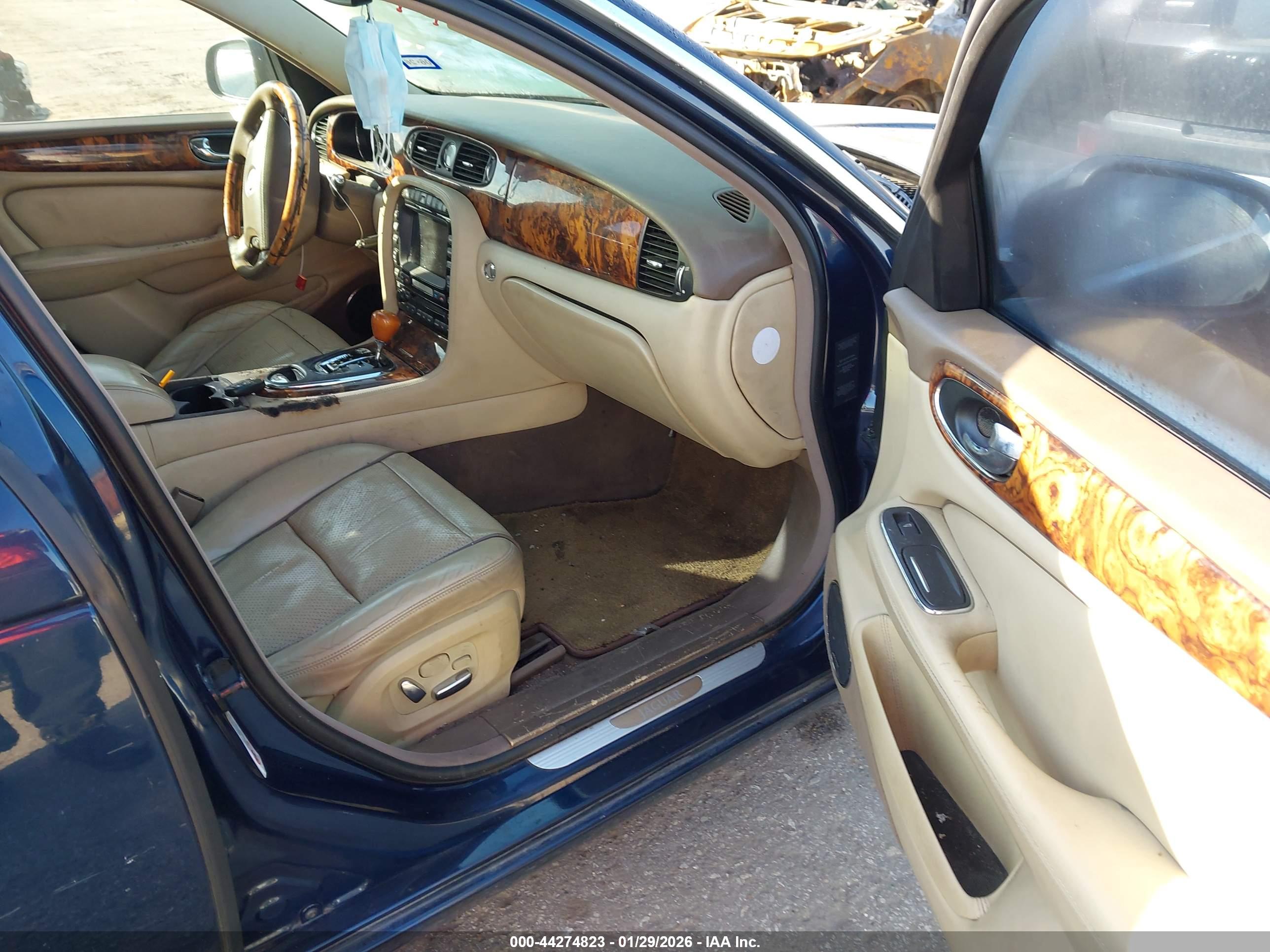 JAGUAR XJ image 5