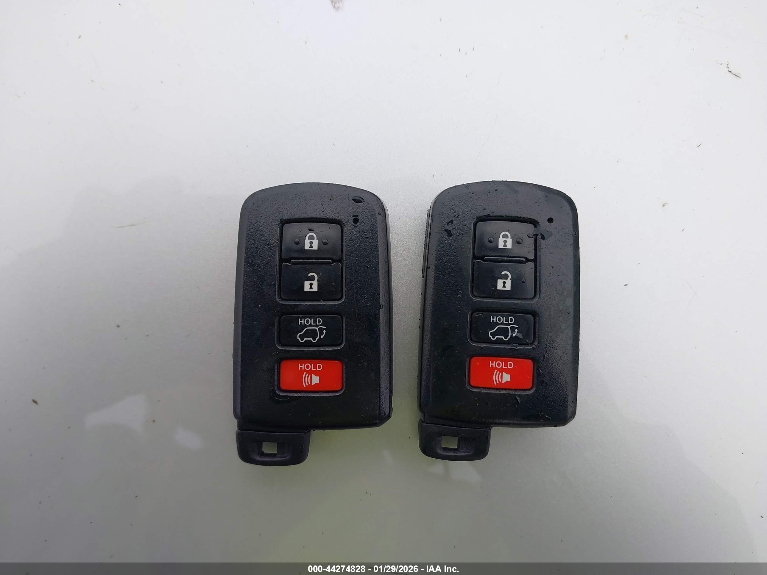 TOYOTA RAV4 image 11