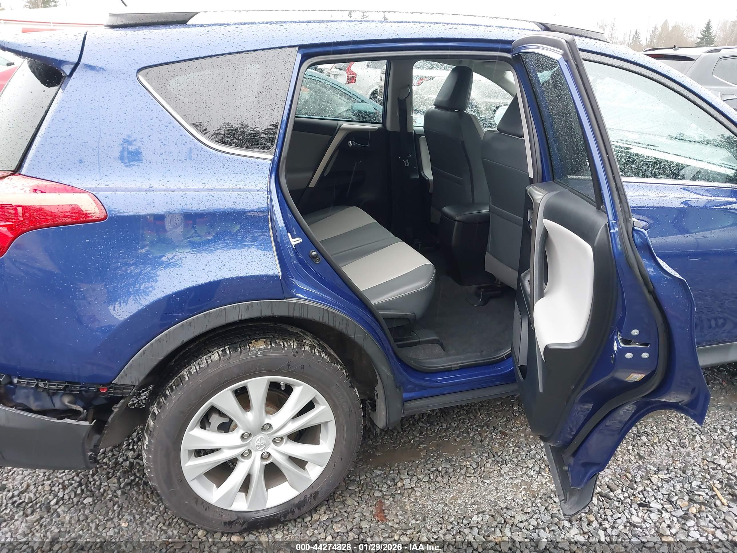 TOYOTA RAV4 image 8