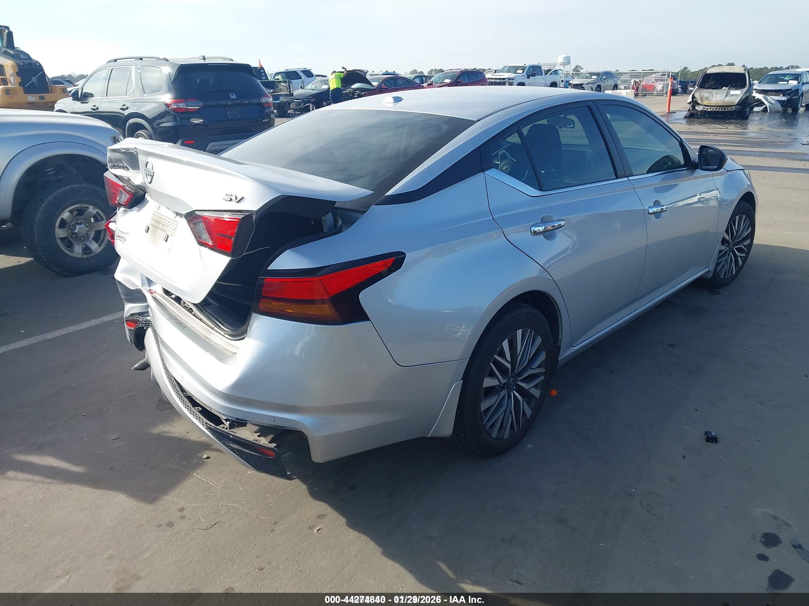 NISSAN ALTIMA image 4