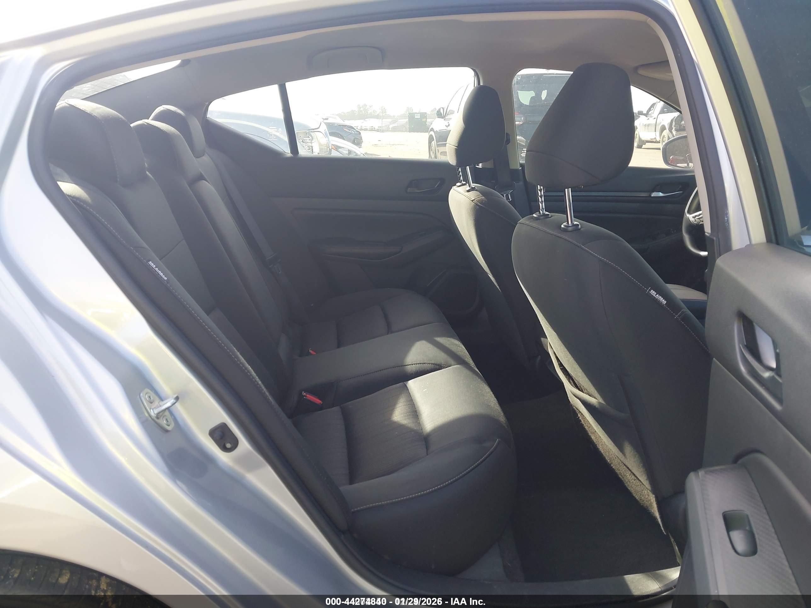 NISSAN ALTIMA image 8
