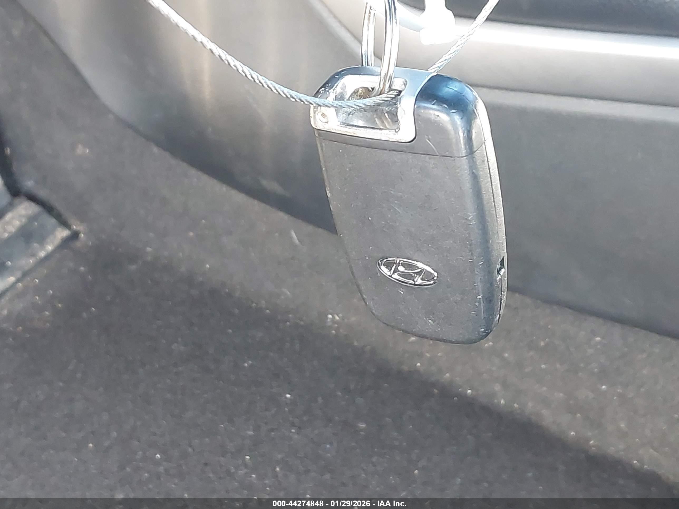 HYUNDAI VELOSTER image 11