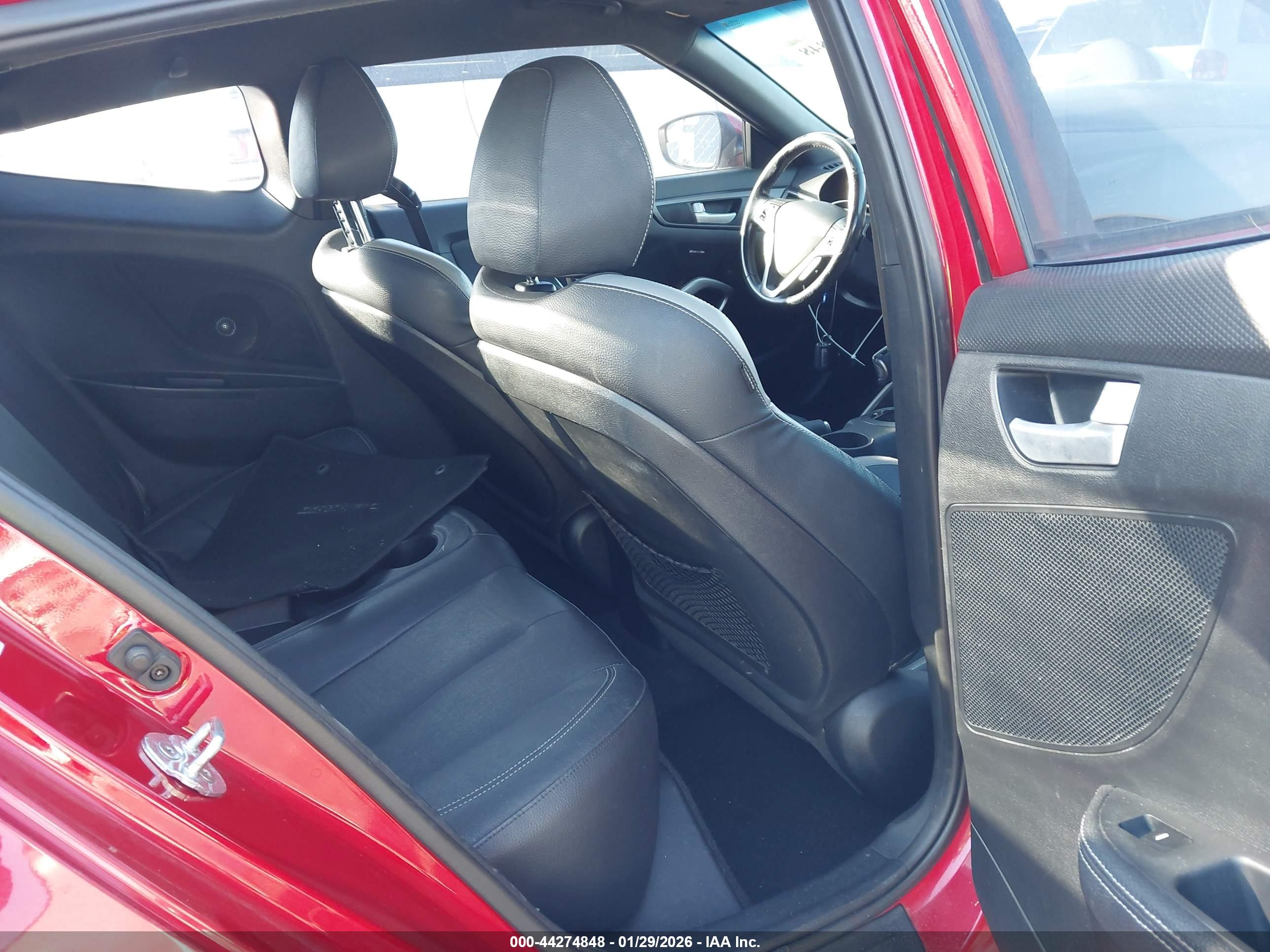 HYUNDAI VELOSTER image 8