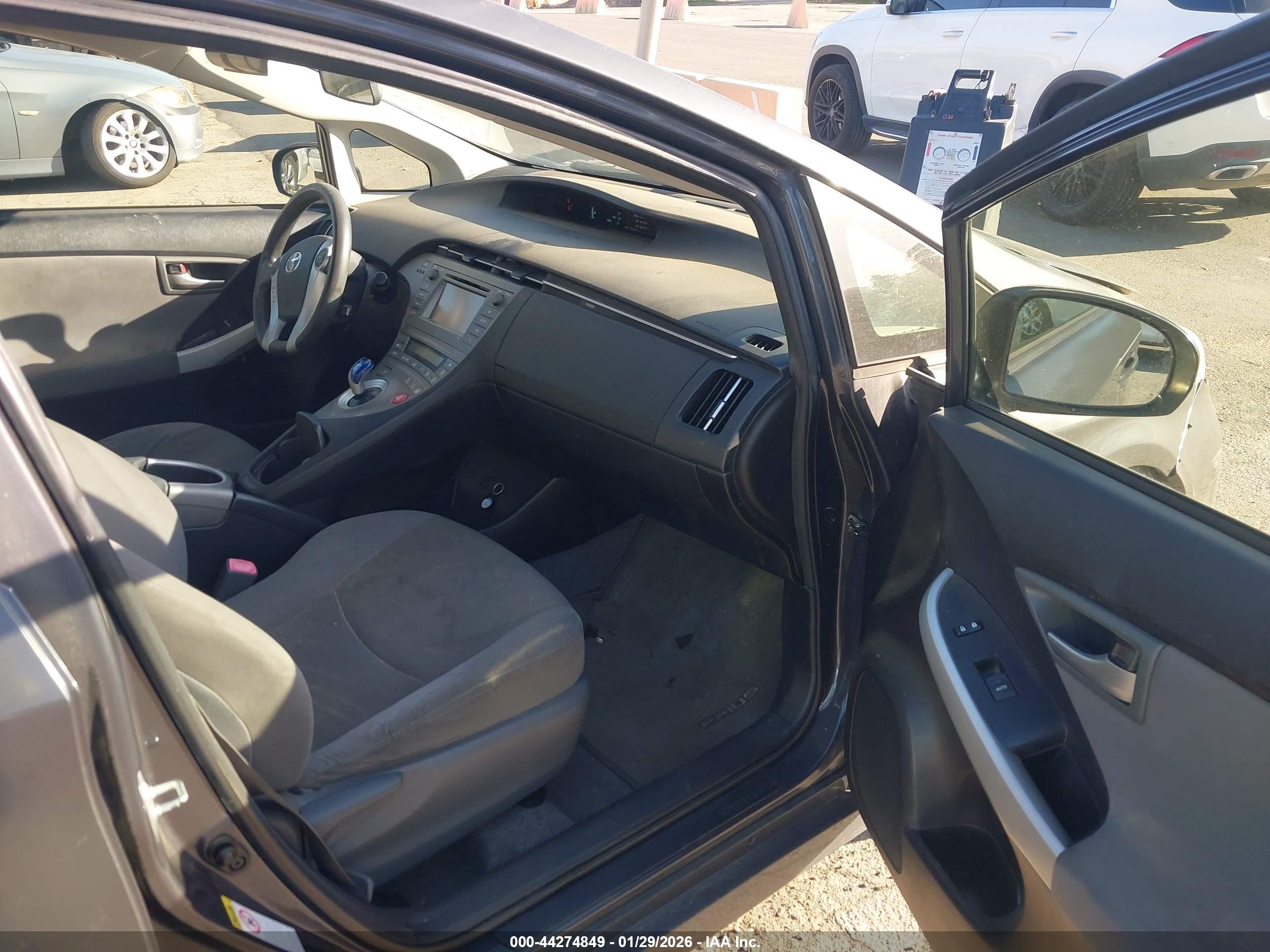 TOYOTA PRIUS image 5