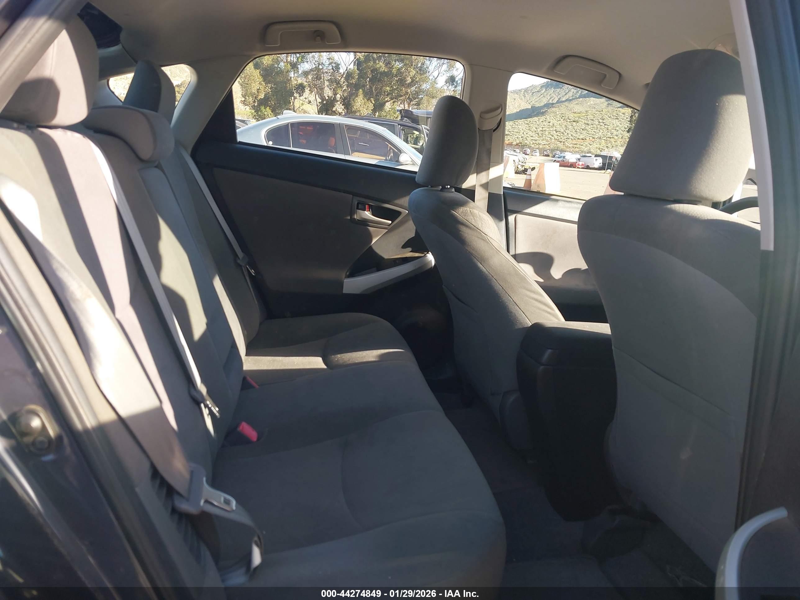 TOYOTA PRIUS image 8
