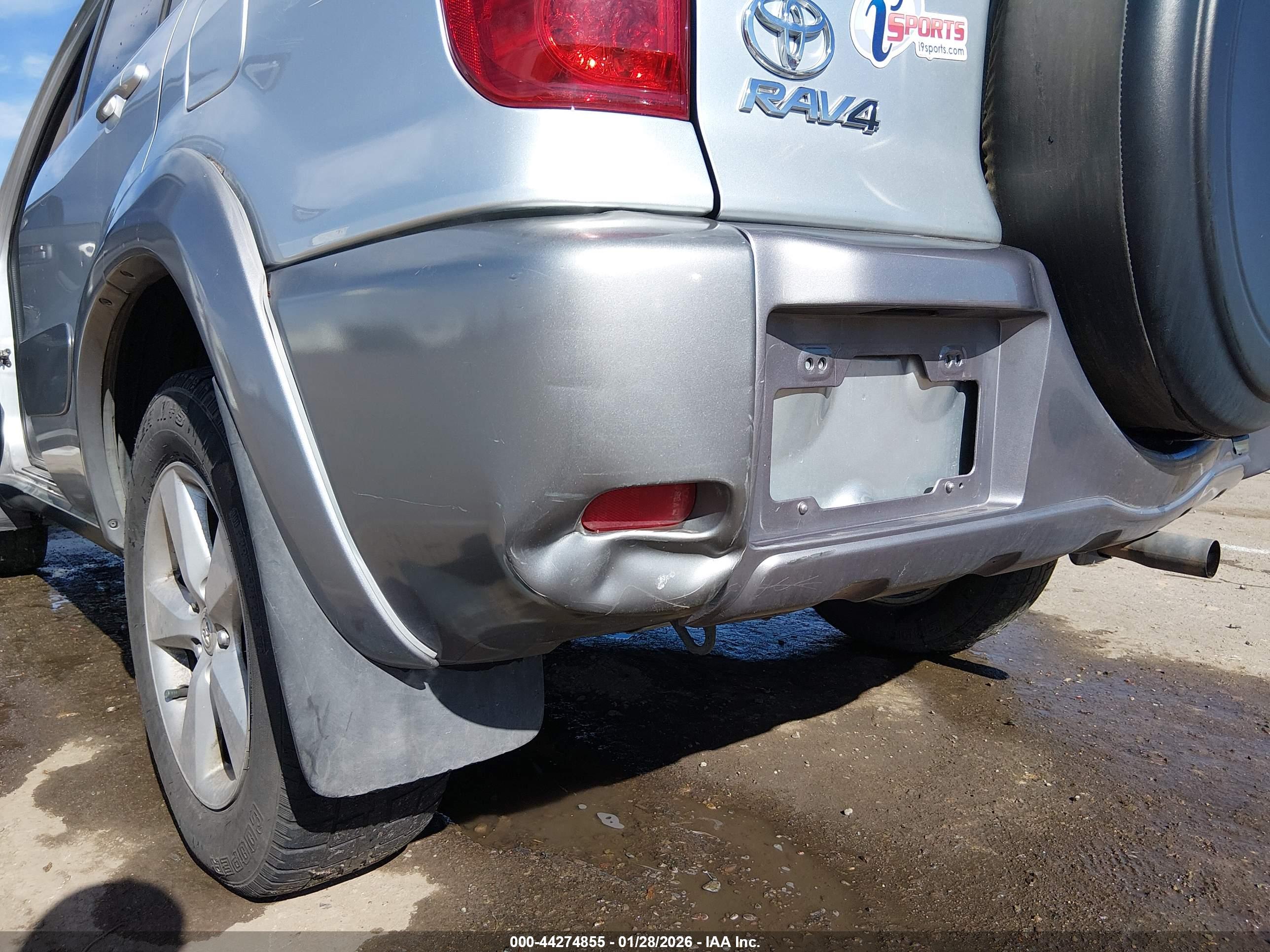 TOYOTA RAV4 image 6