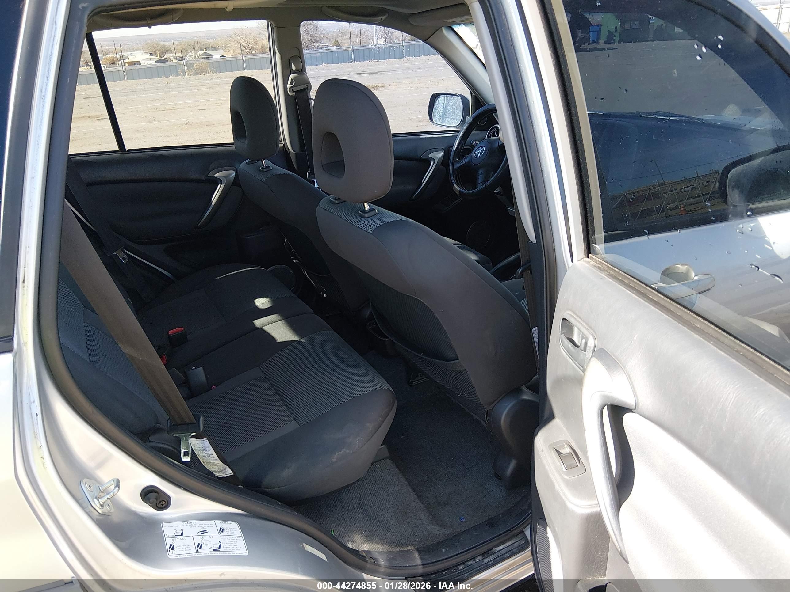 TOYOTA RAV4 image 8