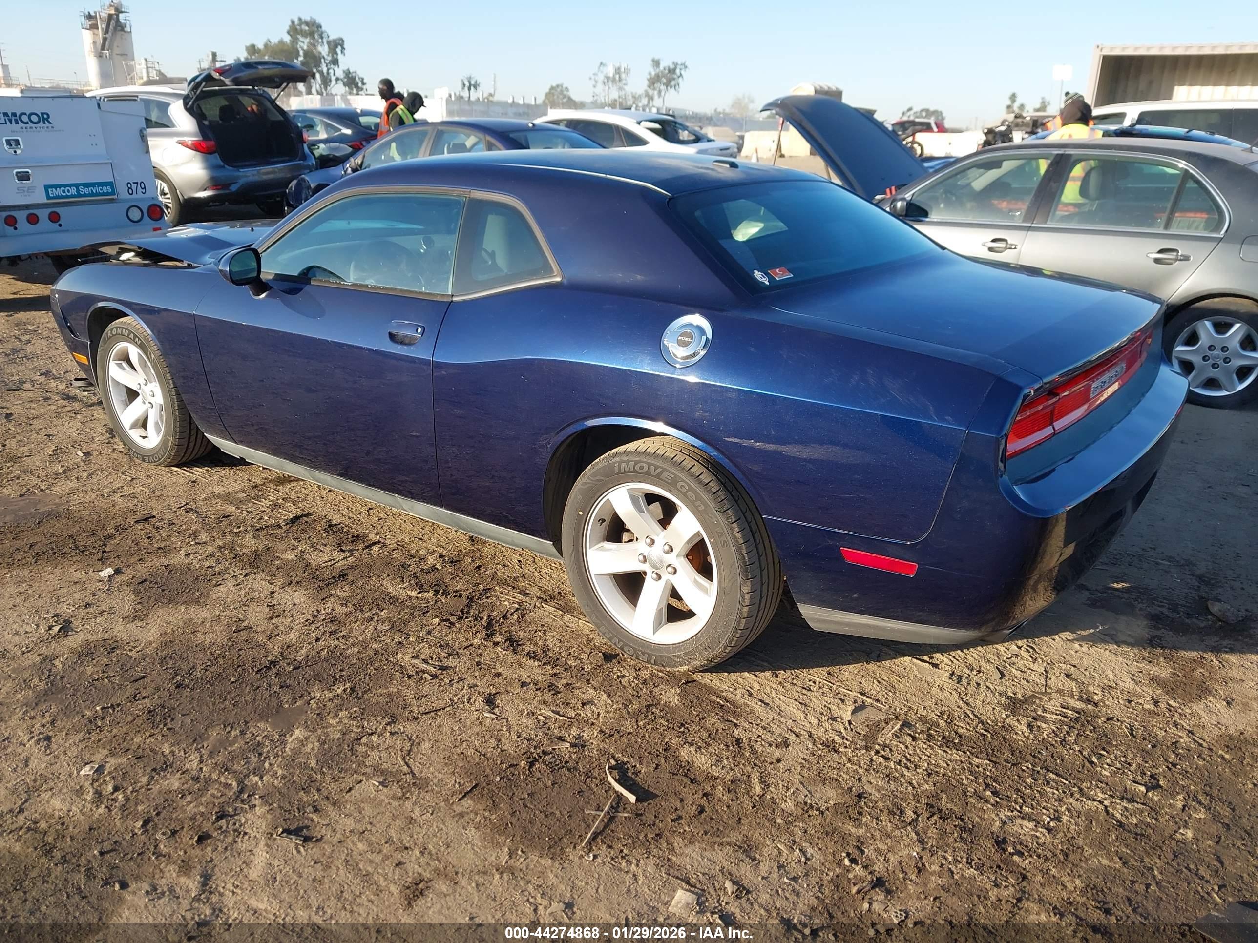DODGE CHALLENGER image 3