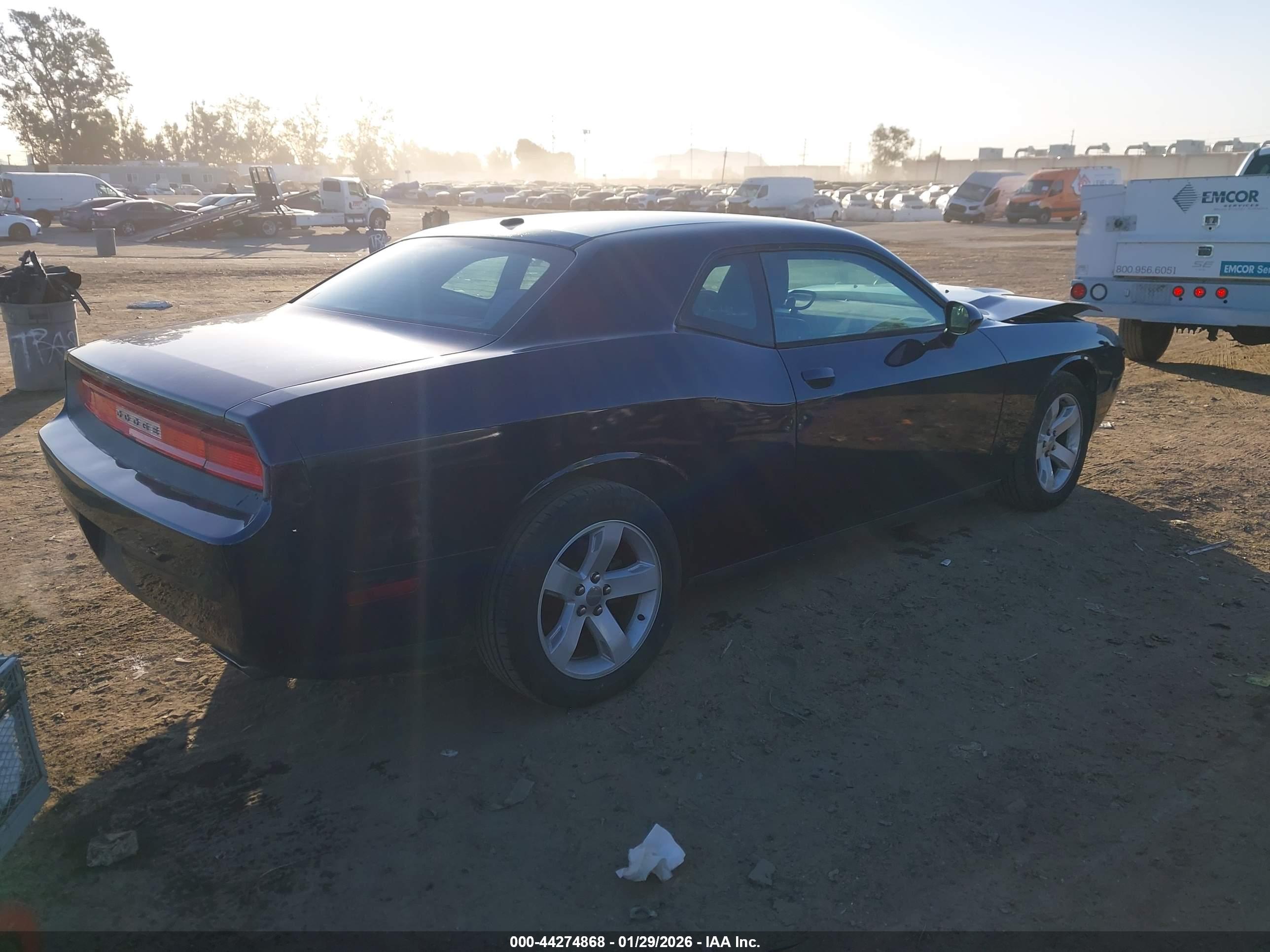 DODGE CHALLENGER image 4
