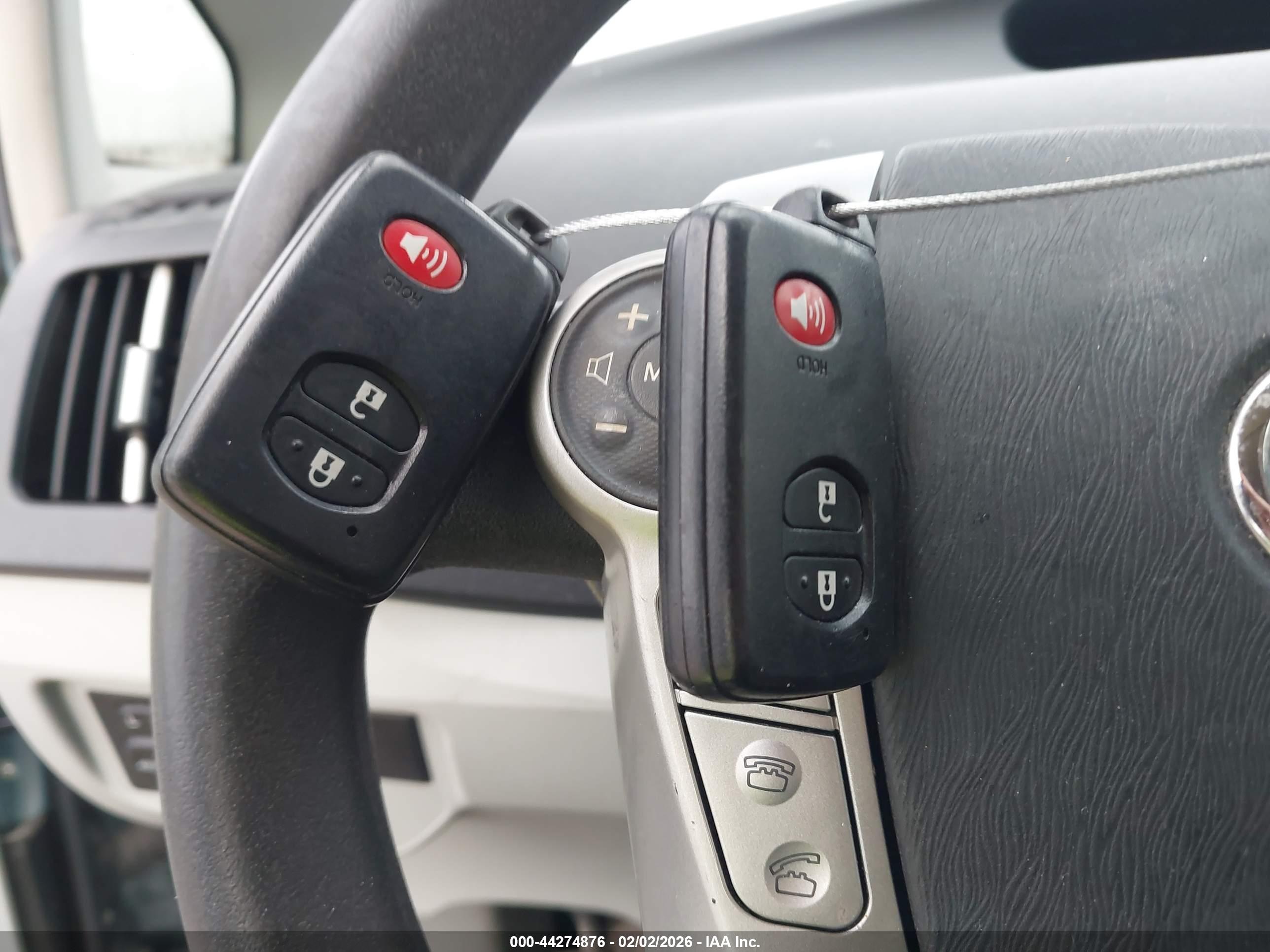 TOYOTA PRIUS image 11