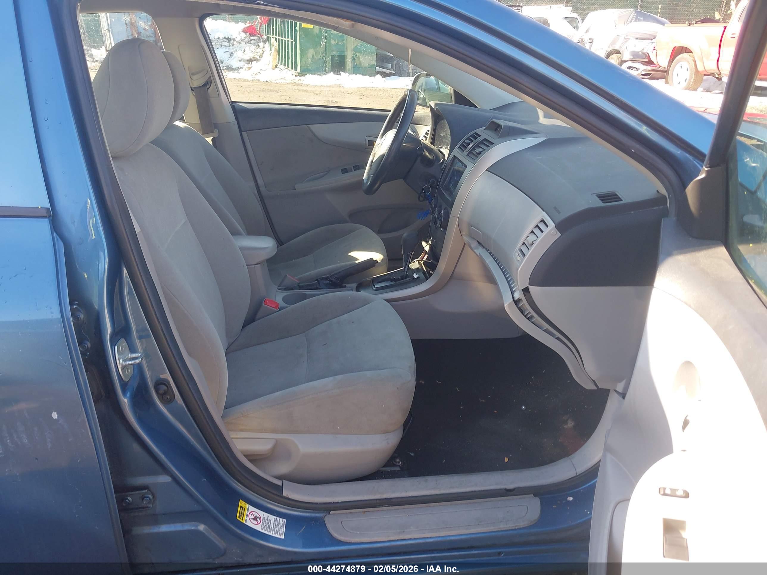 TOYOTA COROLLA image 5