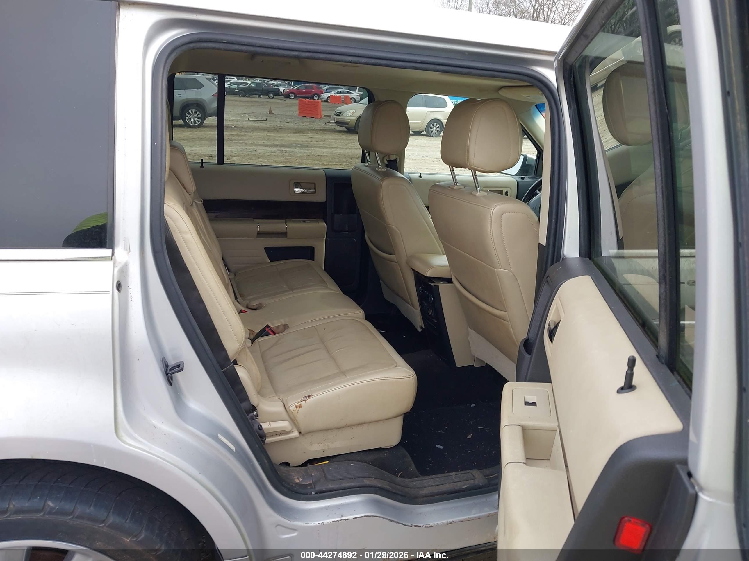 FORD FLEX image 8