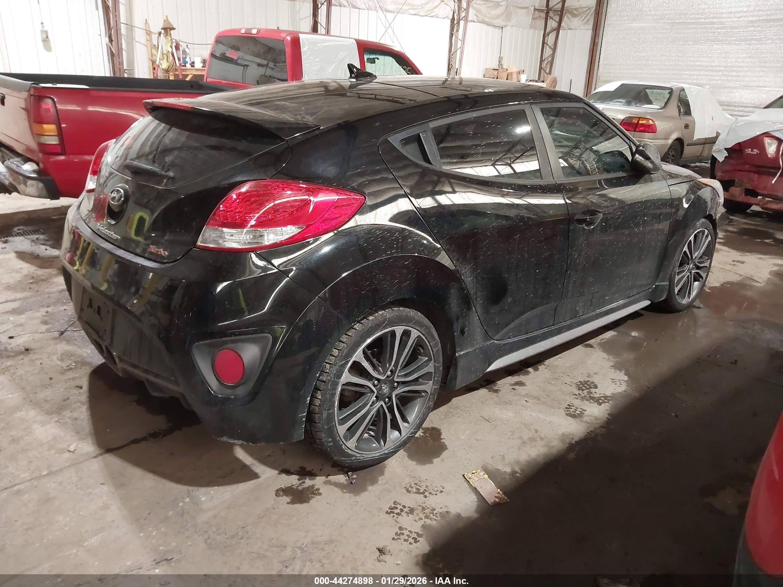 HYUNDAI VELOSTER image 4