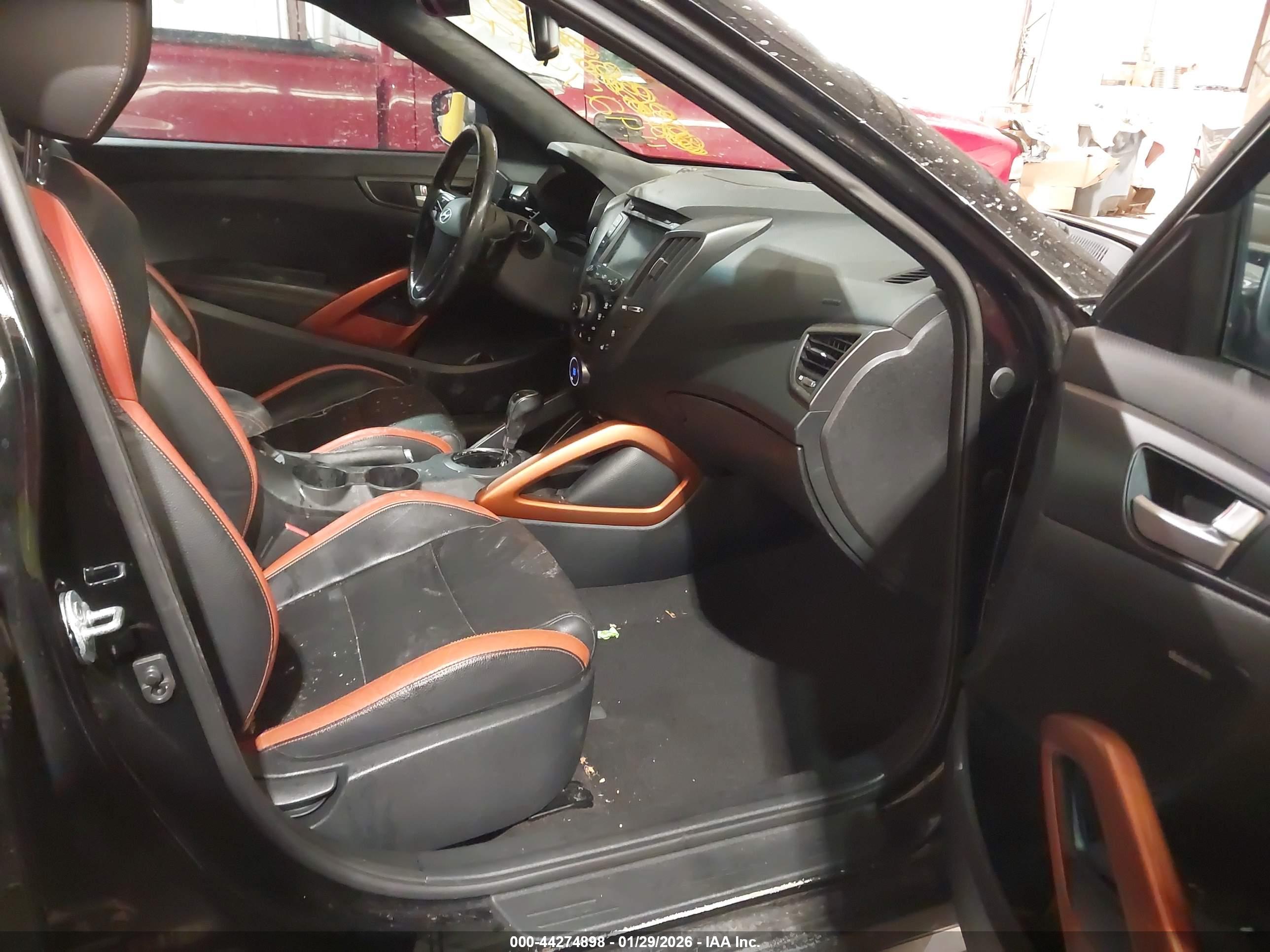 HYUNDAI VELOSTER image 5