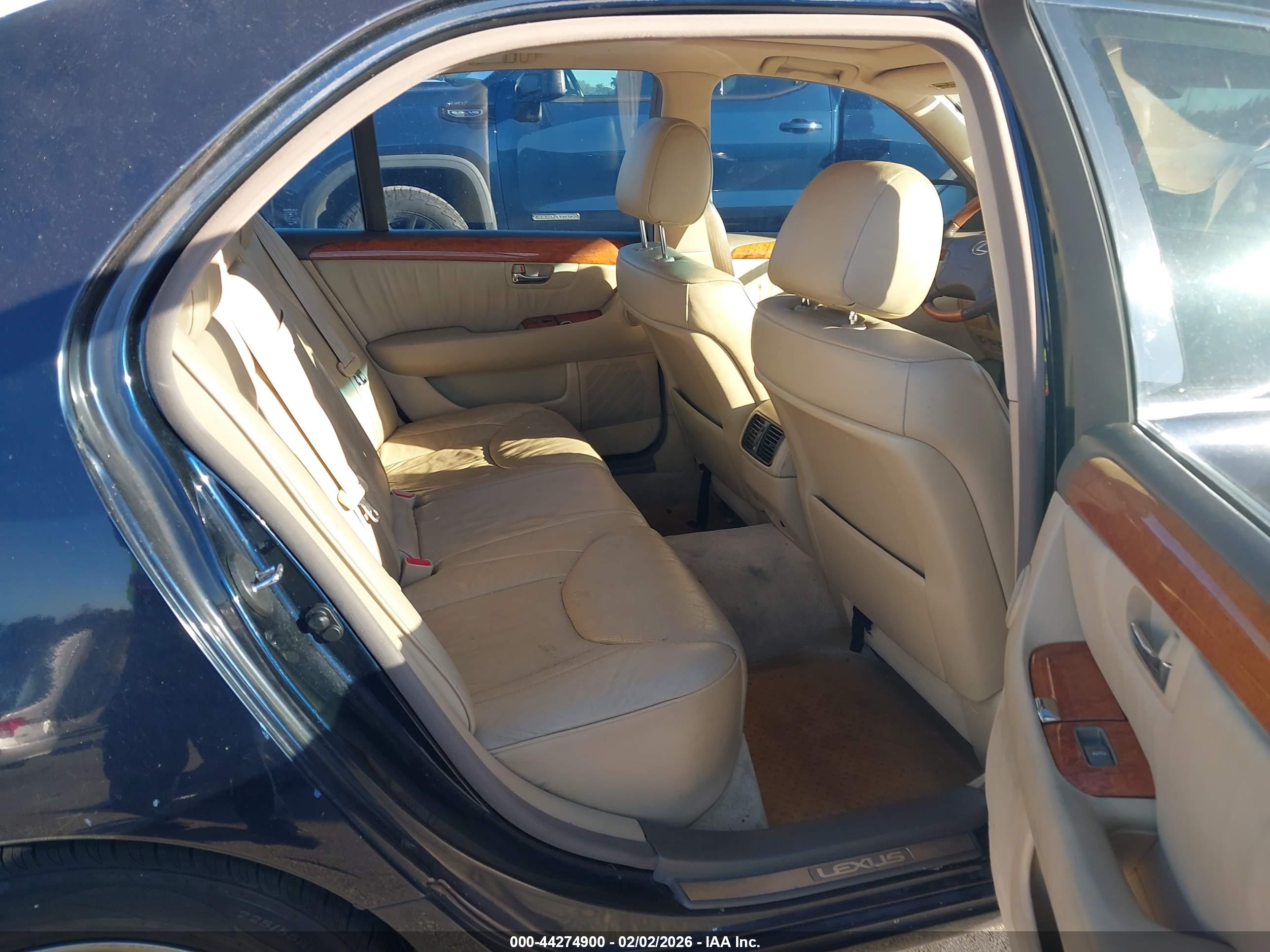 LEXUS LS image 8