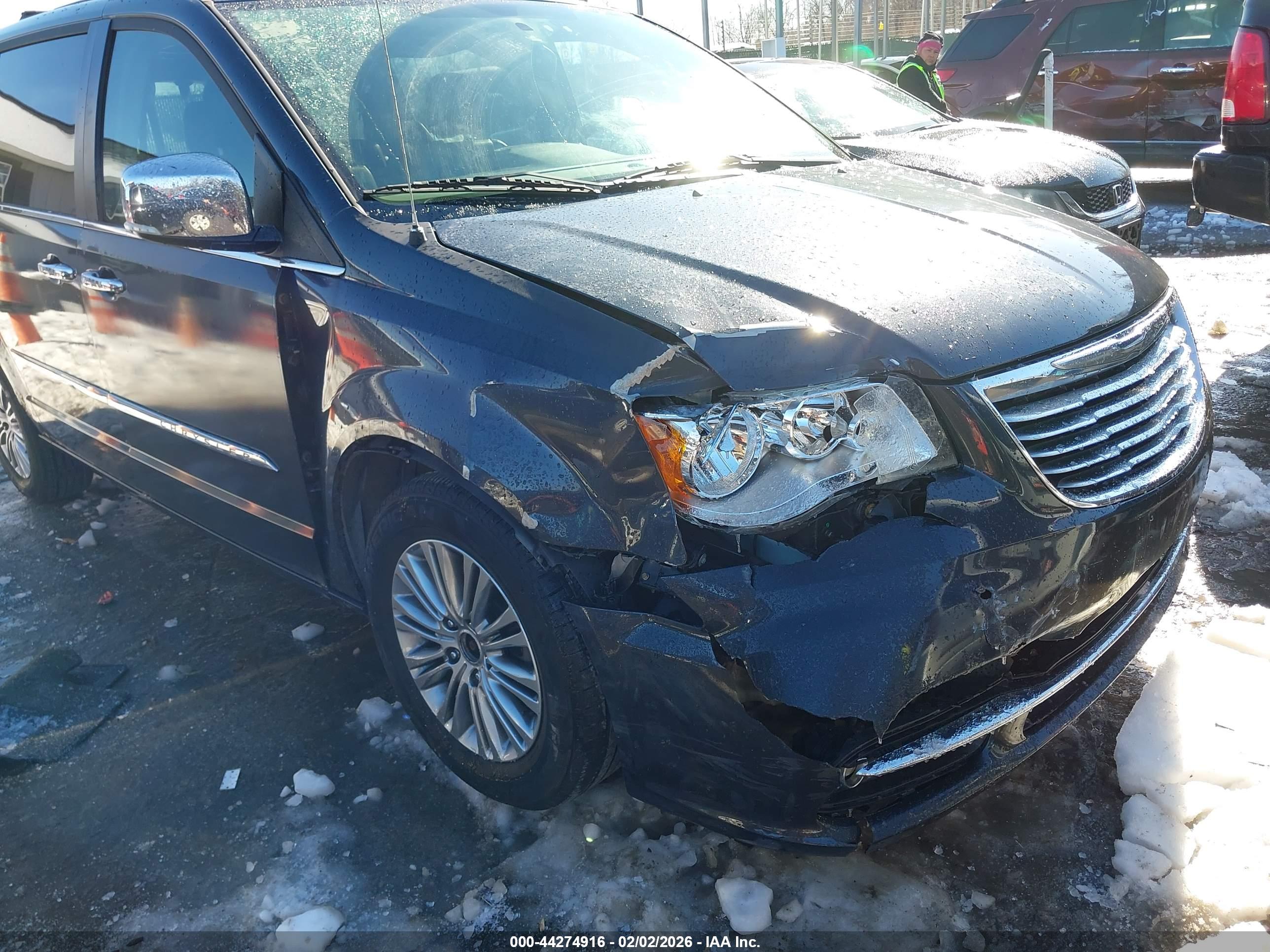 CHRYSLER TOWN image 6