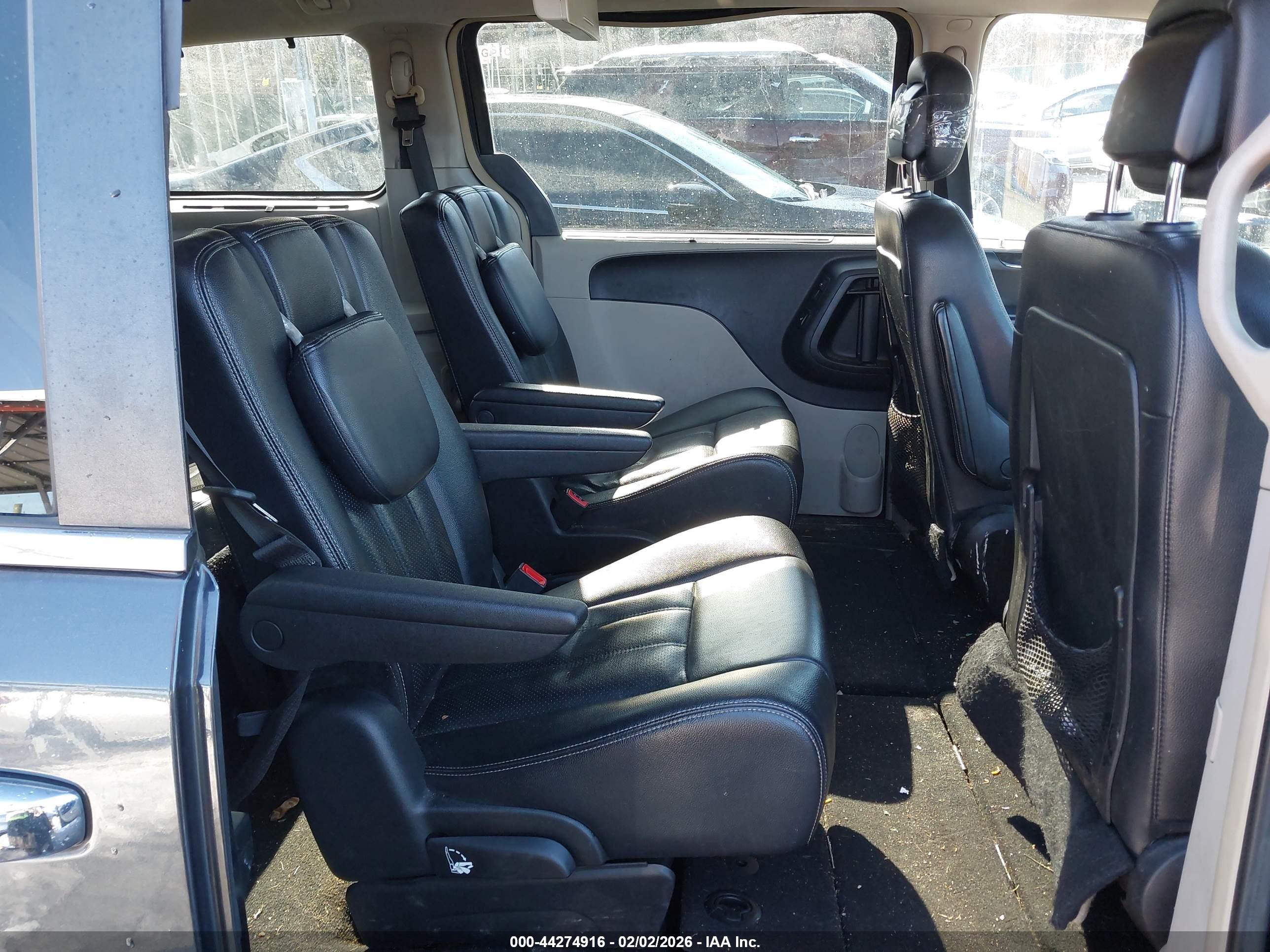 CHRYSLER TOWN image 8
