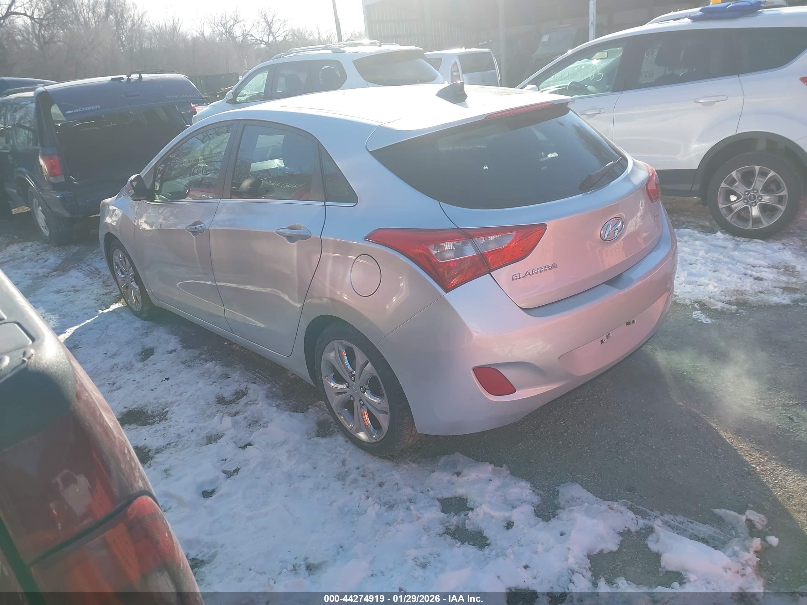 HYUNDAI ELANTRA image 3