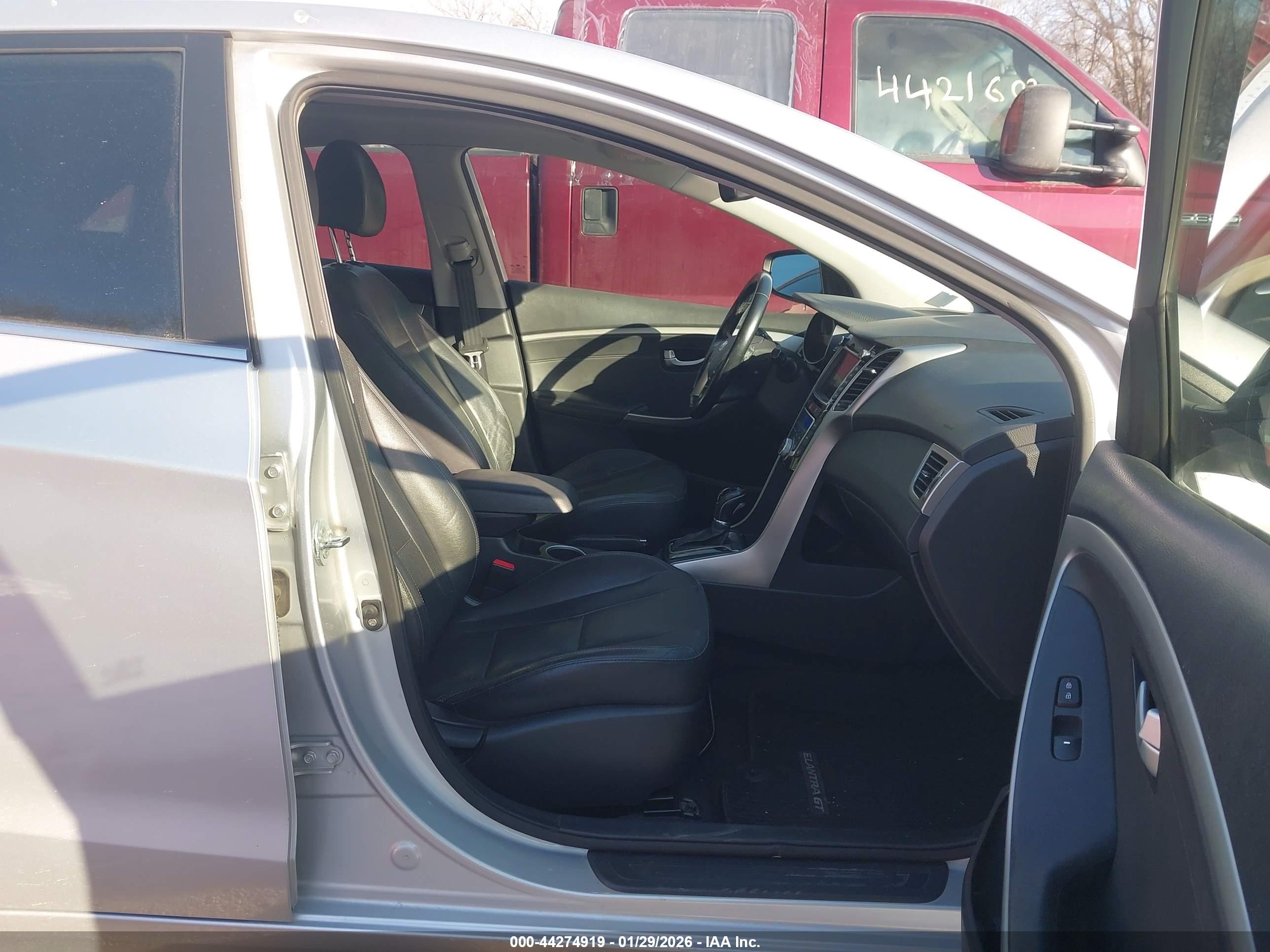 HYUNDAI ELANTRA image 5