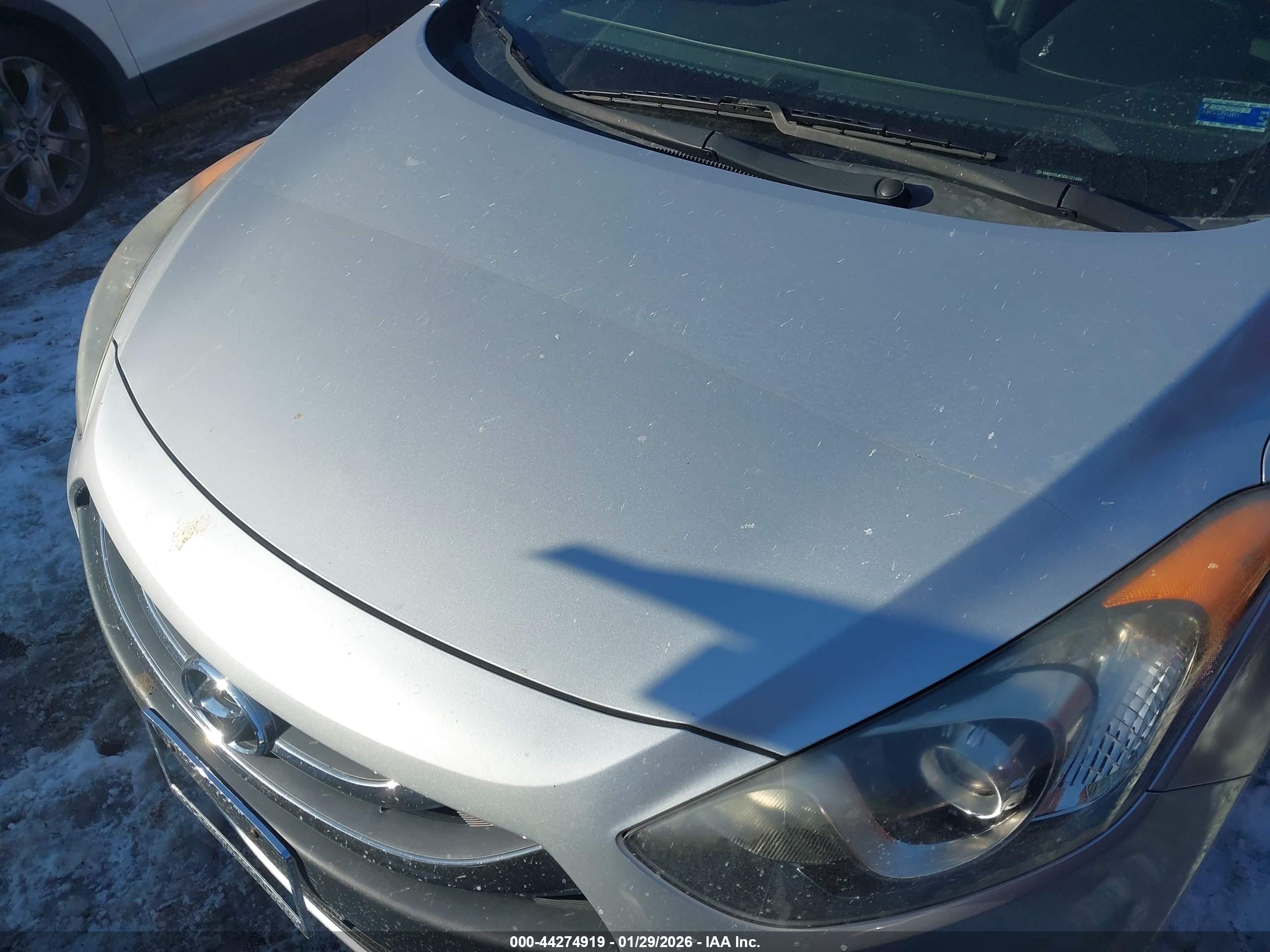 HYUNDAI ELANTRA image 6