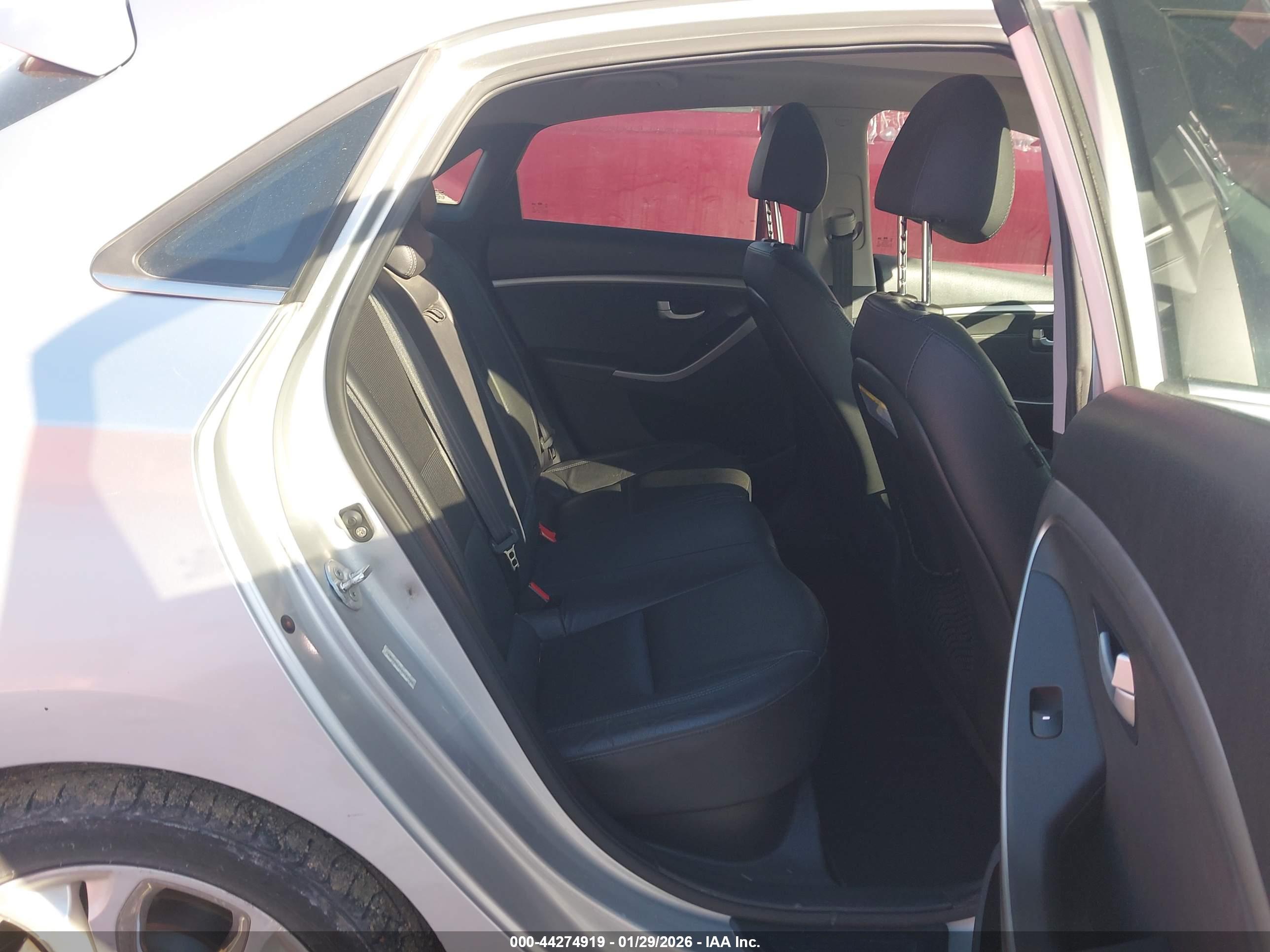 HYUNDAI ELANTRA image 8
