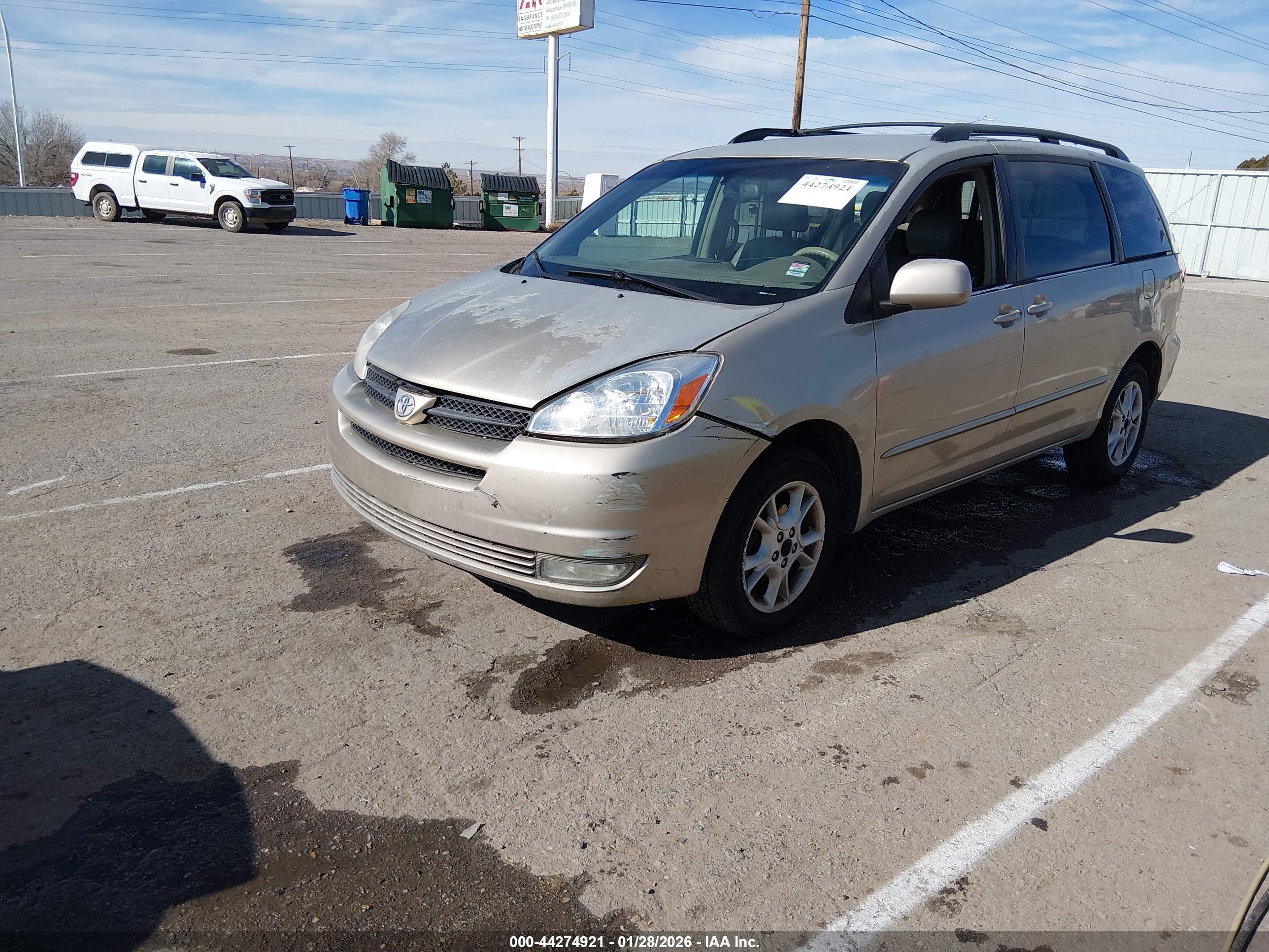 TOYOTA SIENNA image 2