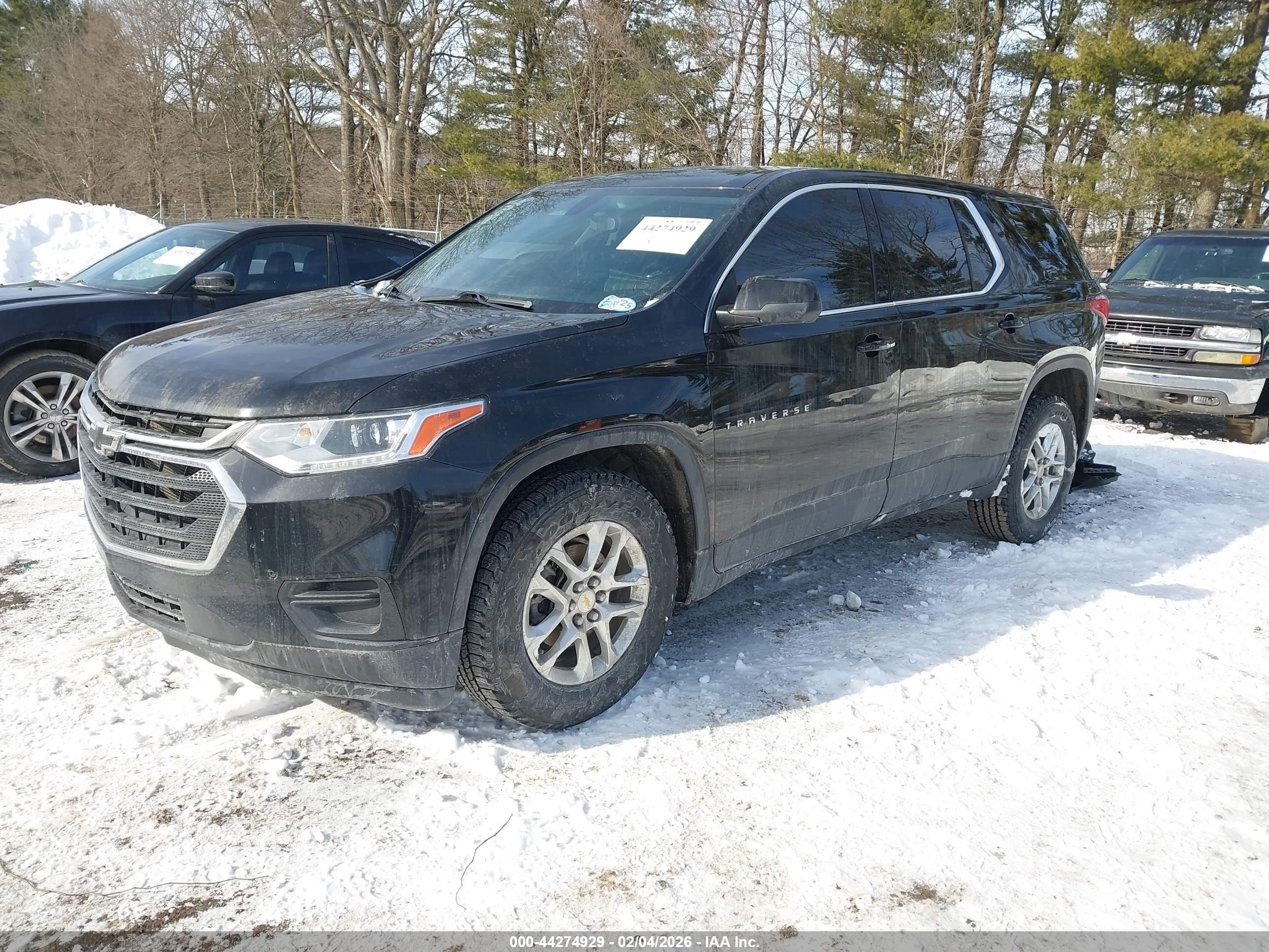 CHEVROLET TRAVERSE image 2