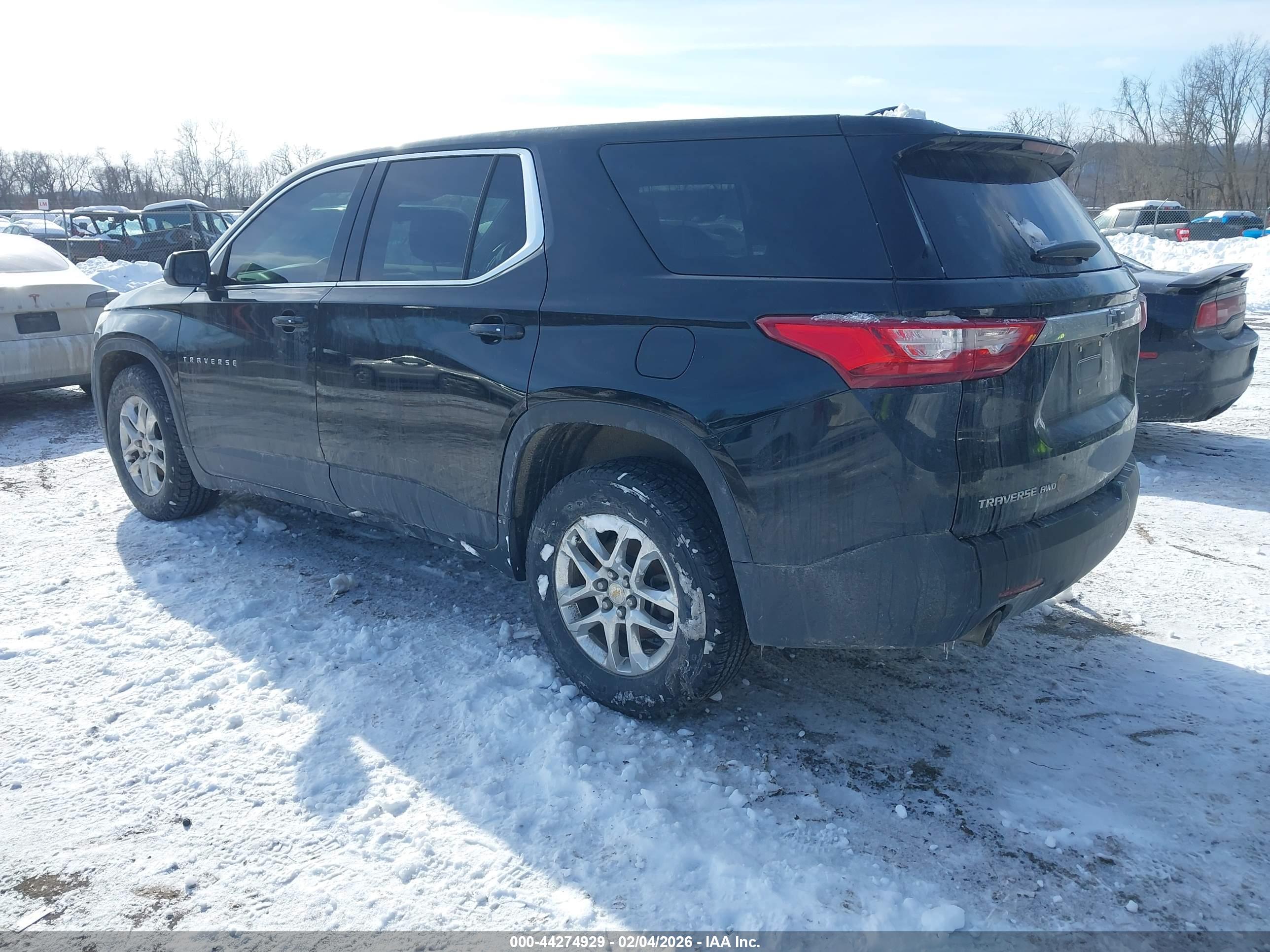CHEVROLET TRAVERSE image 3