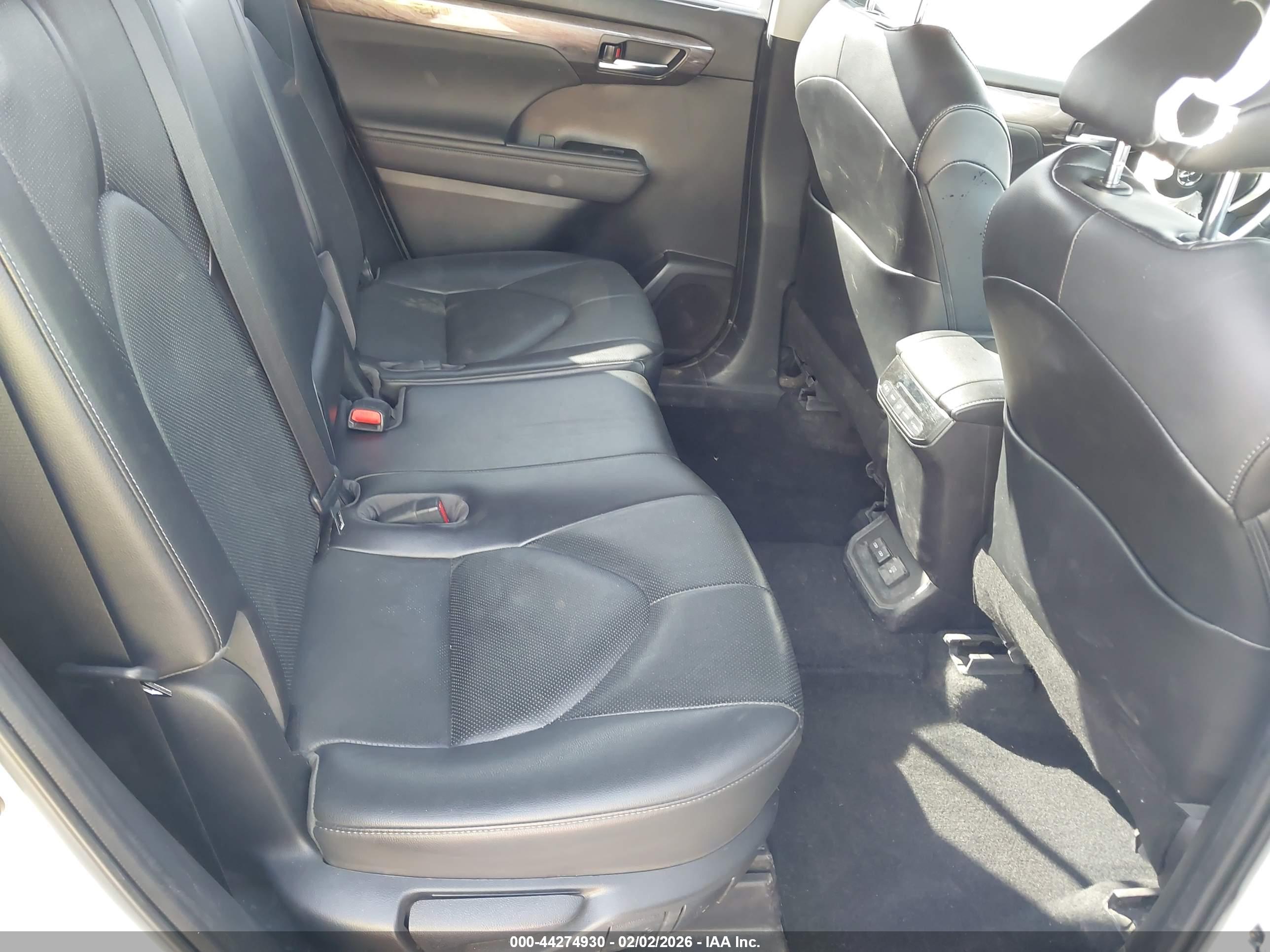 TOYOTA HIGHLANDER image 8