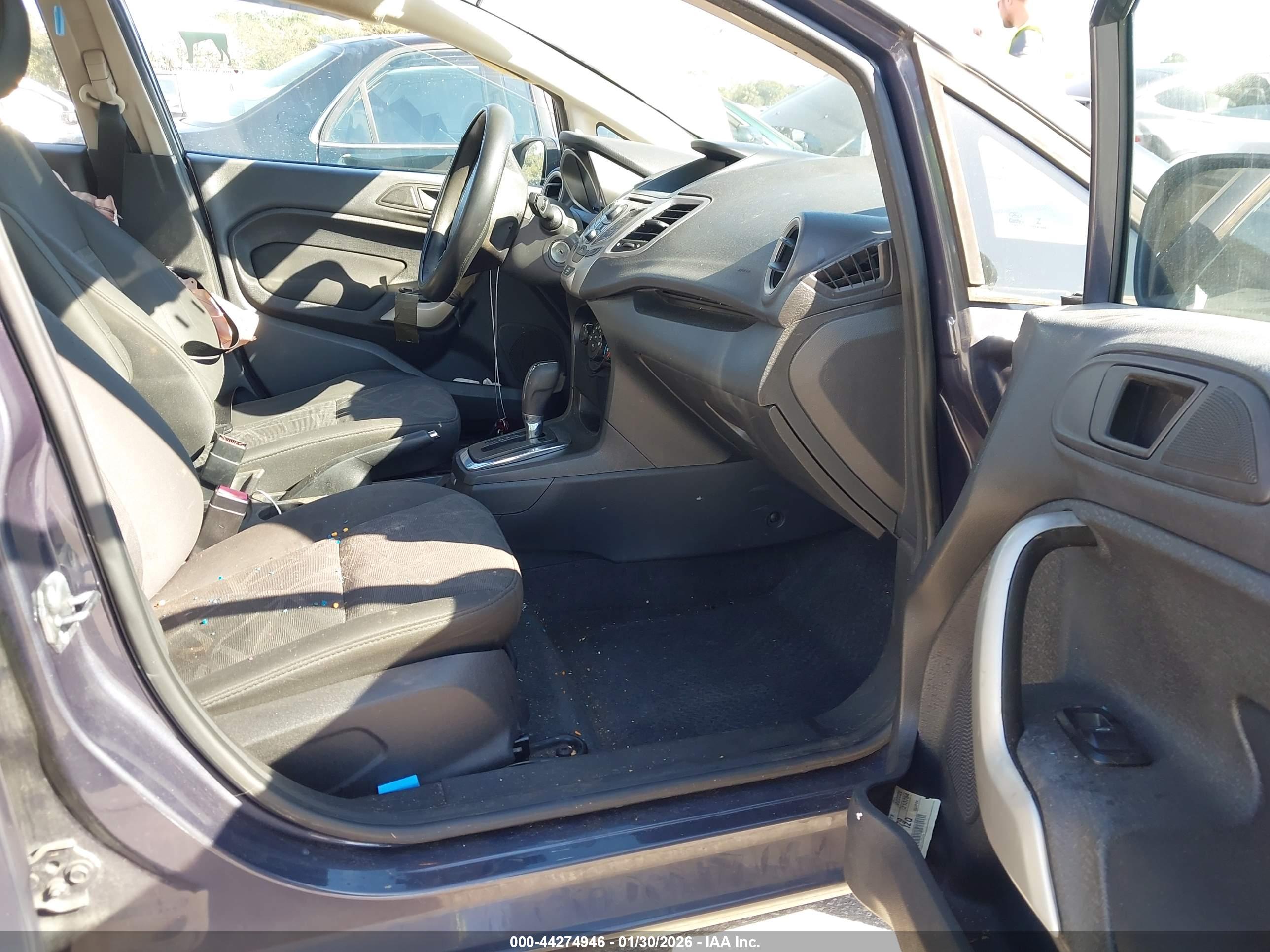 FORD FIESTA image 5