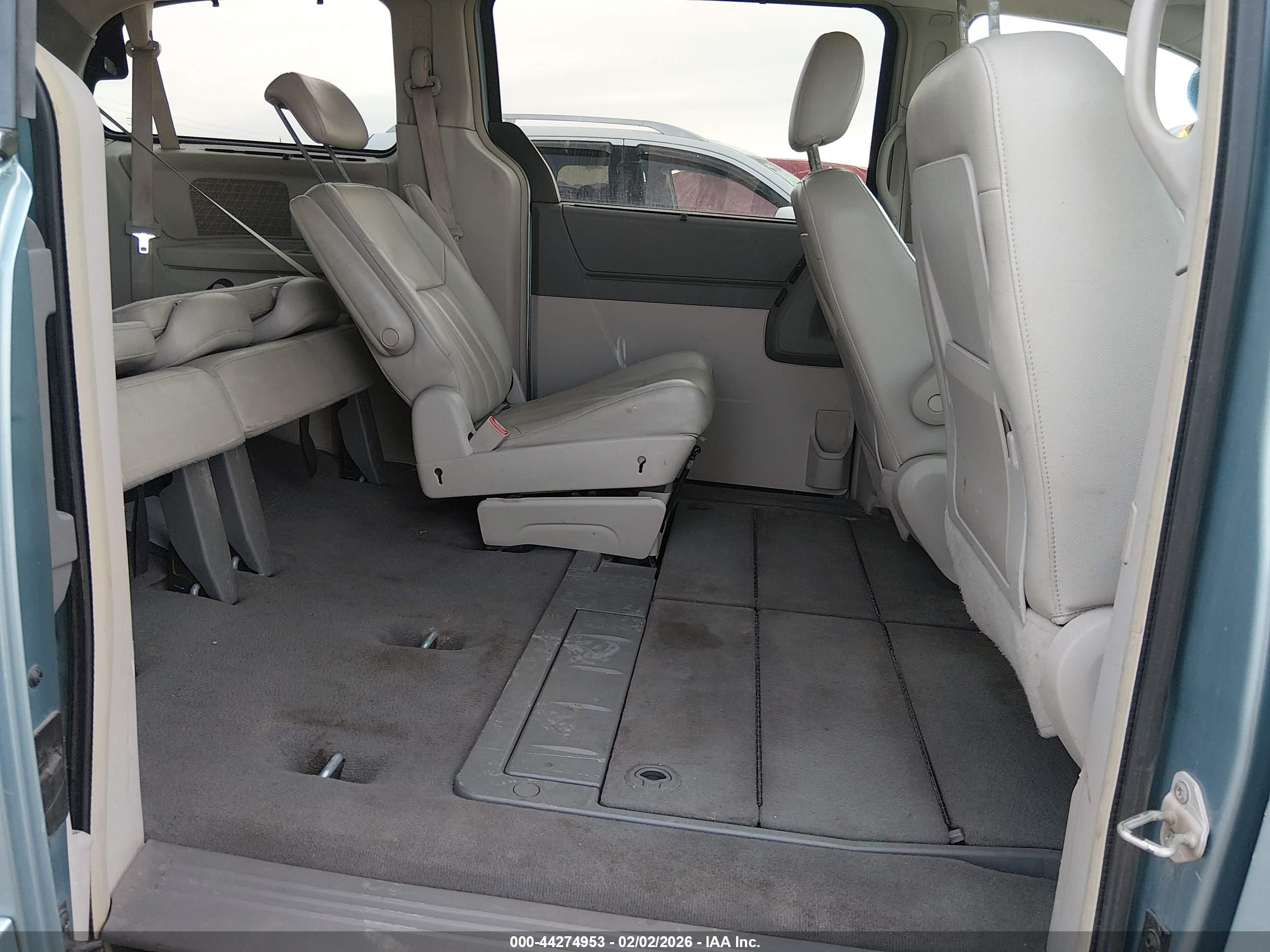 CHRYSLER TOWN image 8