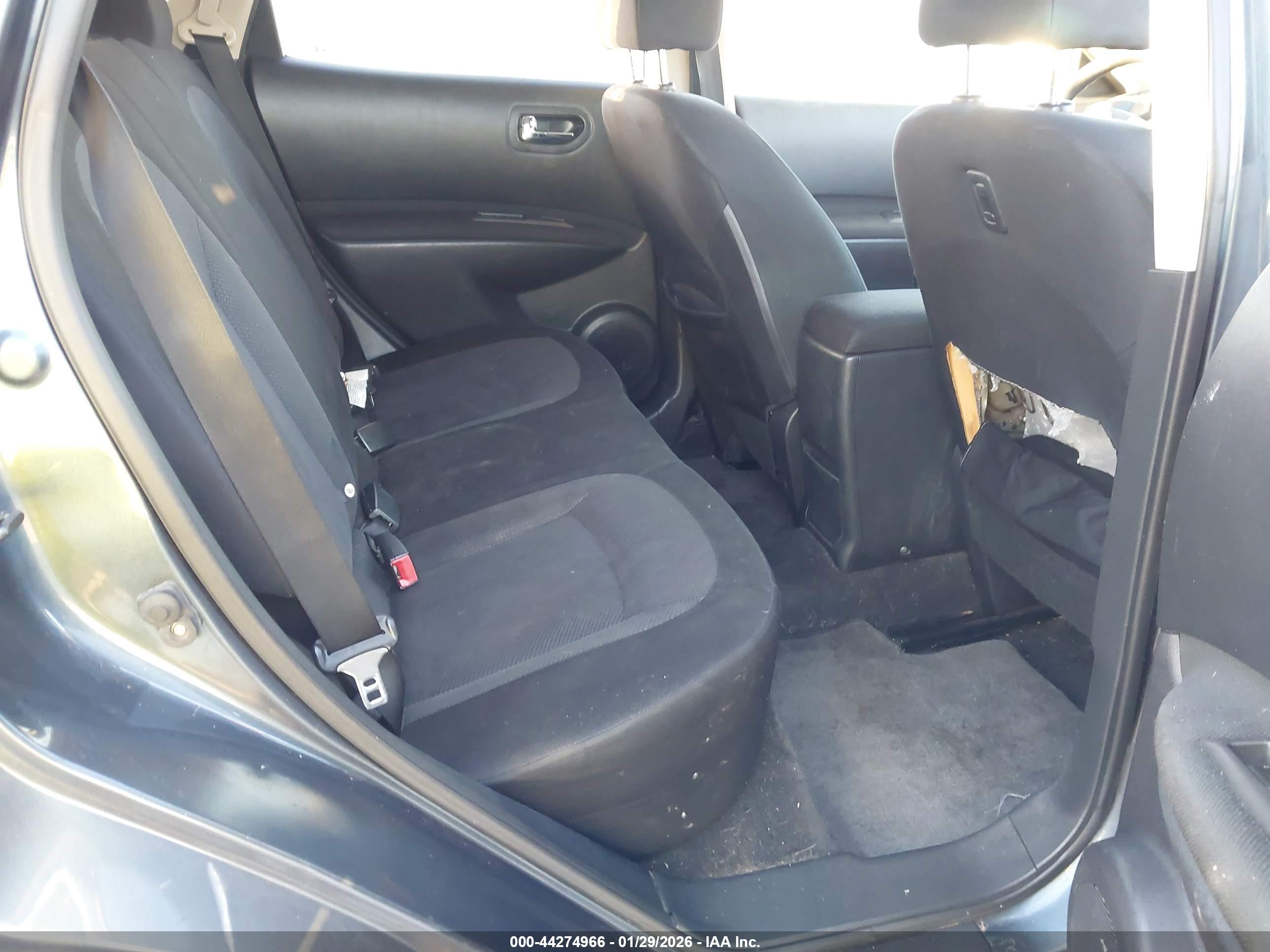 NISSAN ROGUE image 8