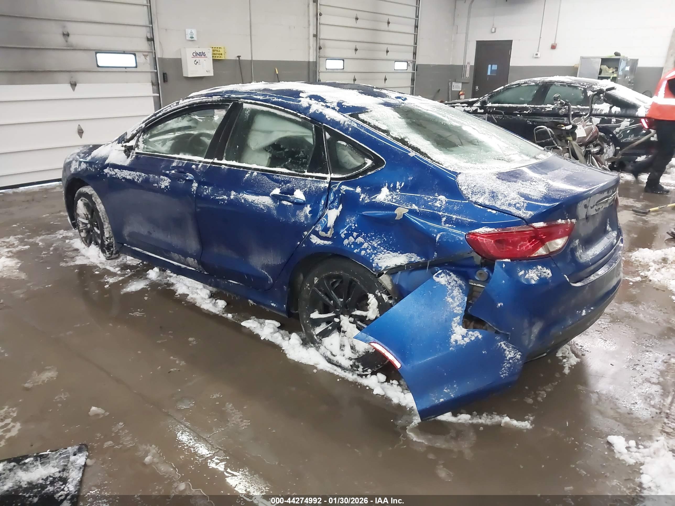 CHRYSLER 200 image 3