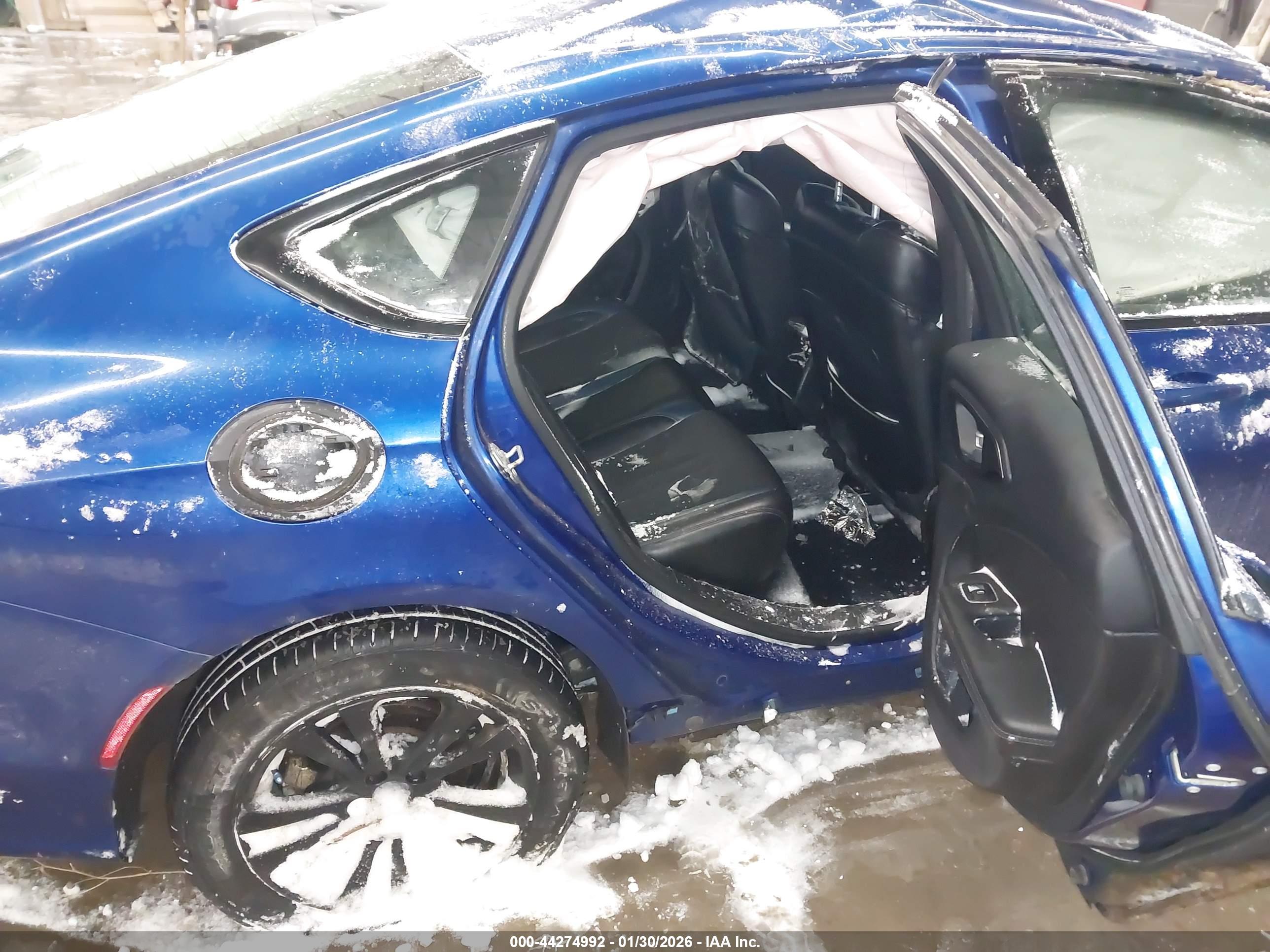 CHRYSLER 200 image 8