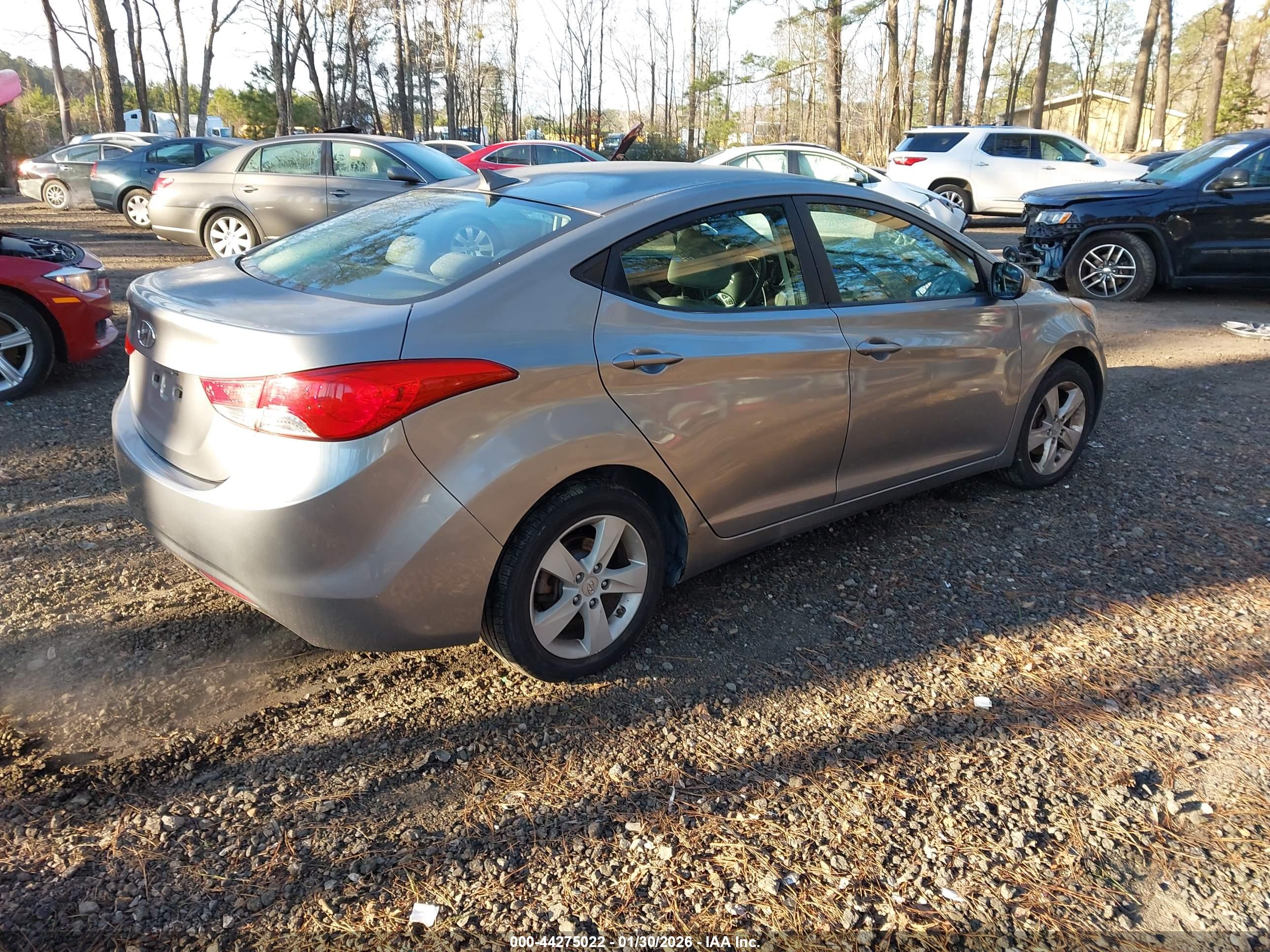 HYUNDAI ELANTRA image 4