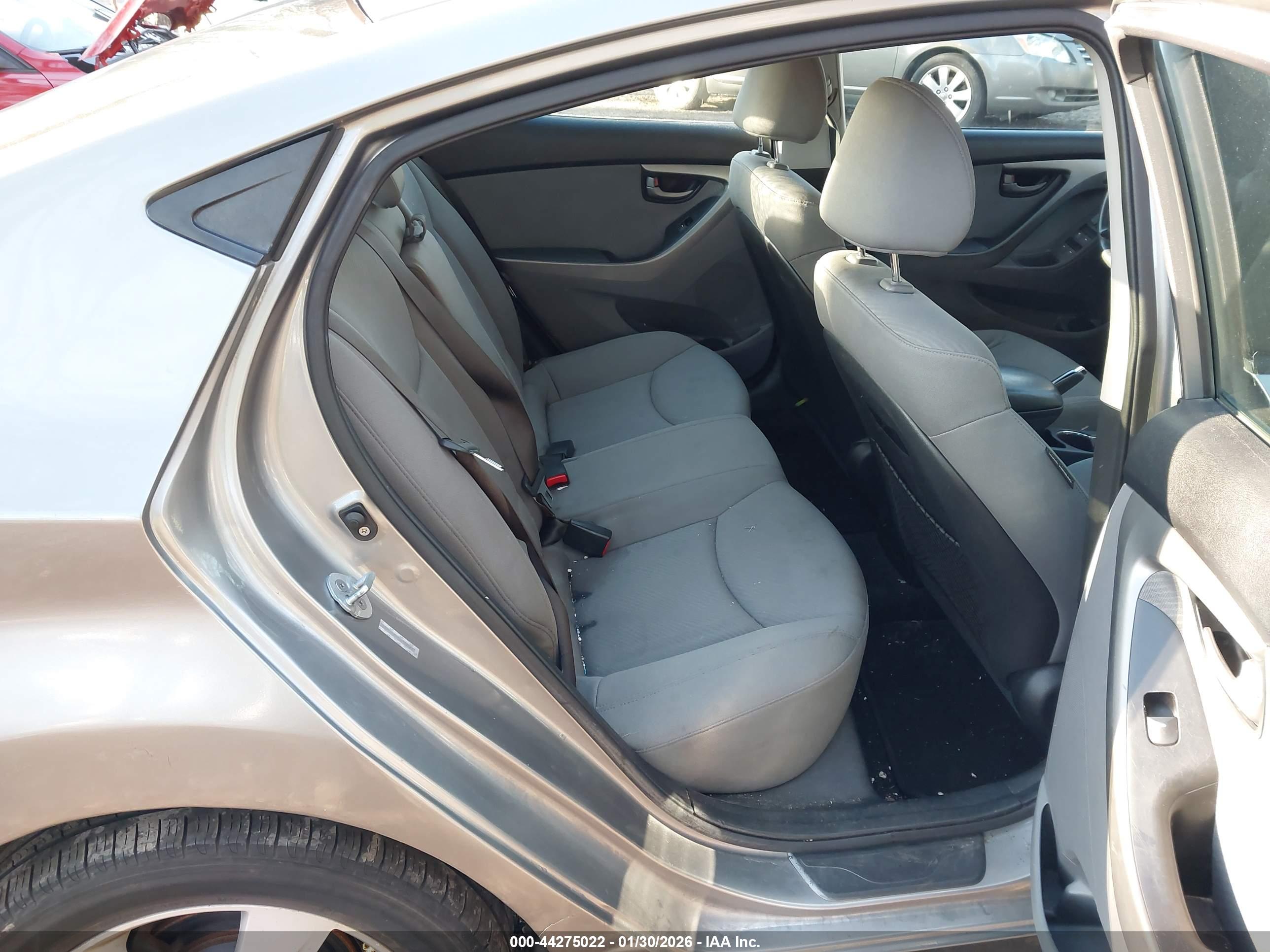 HYUNDAI ELANTRA image 8