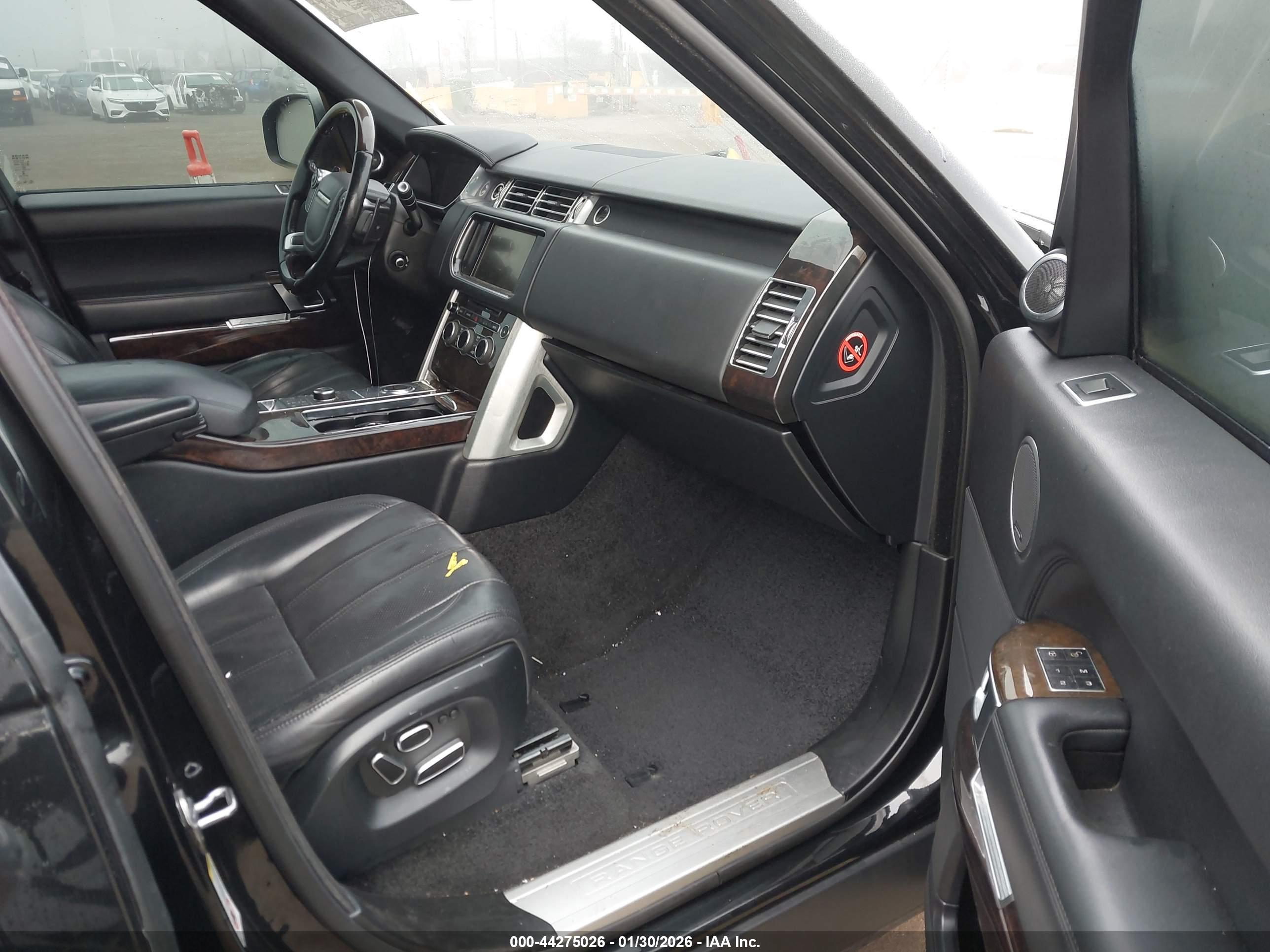 LAND ROVER image 5