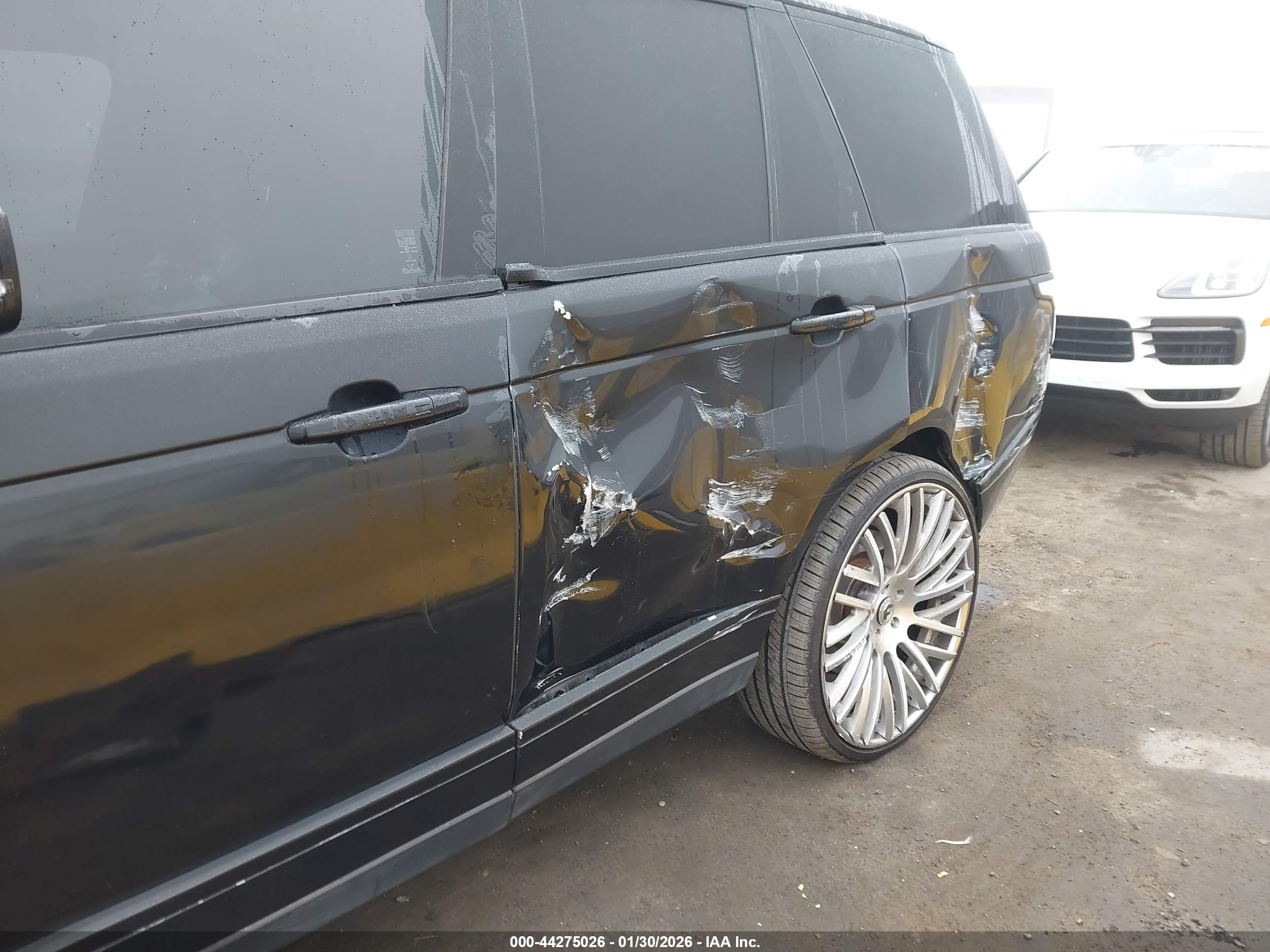 LAND ROVER image 6