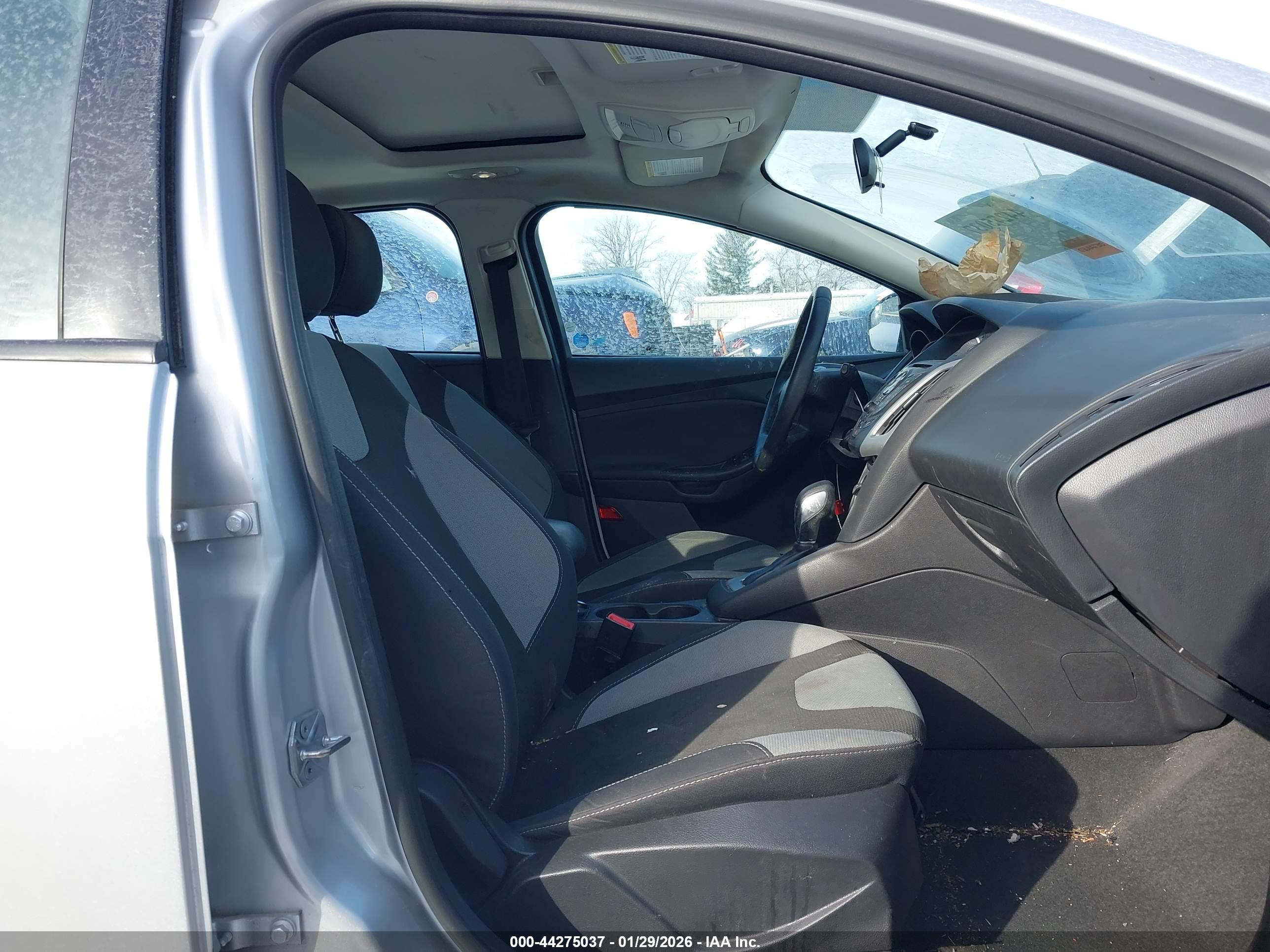 FORD FOCUS image 5