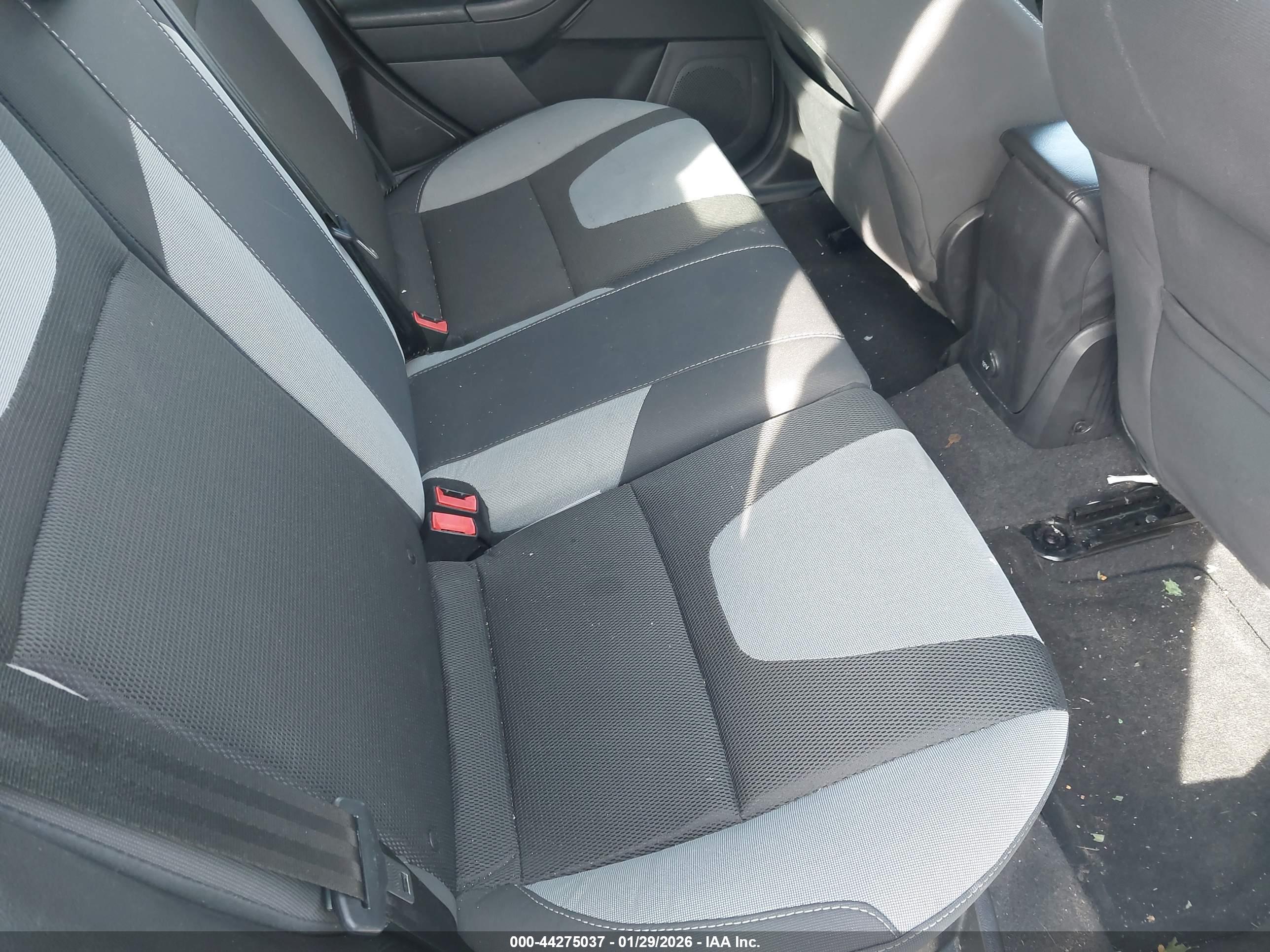 FORD FOCUS image 8