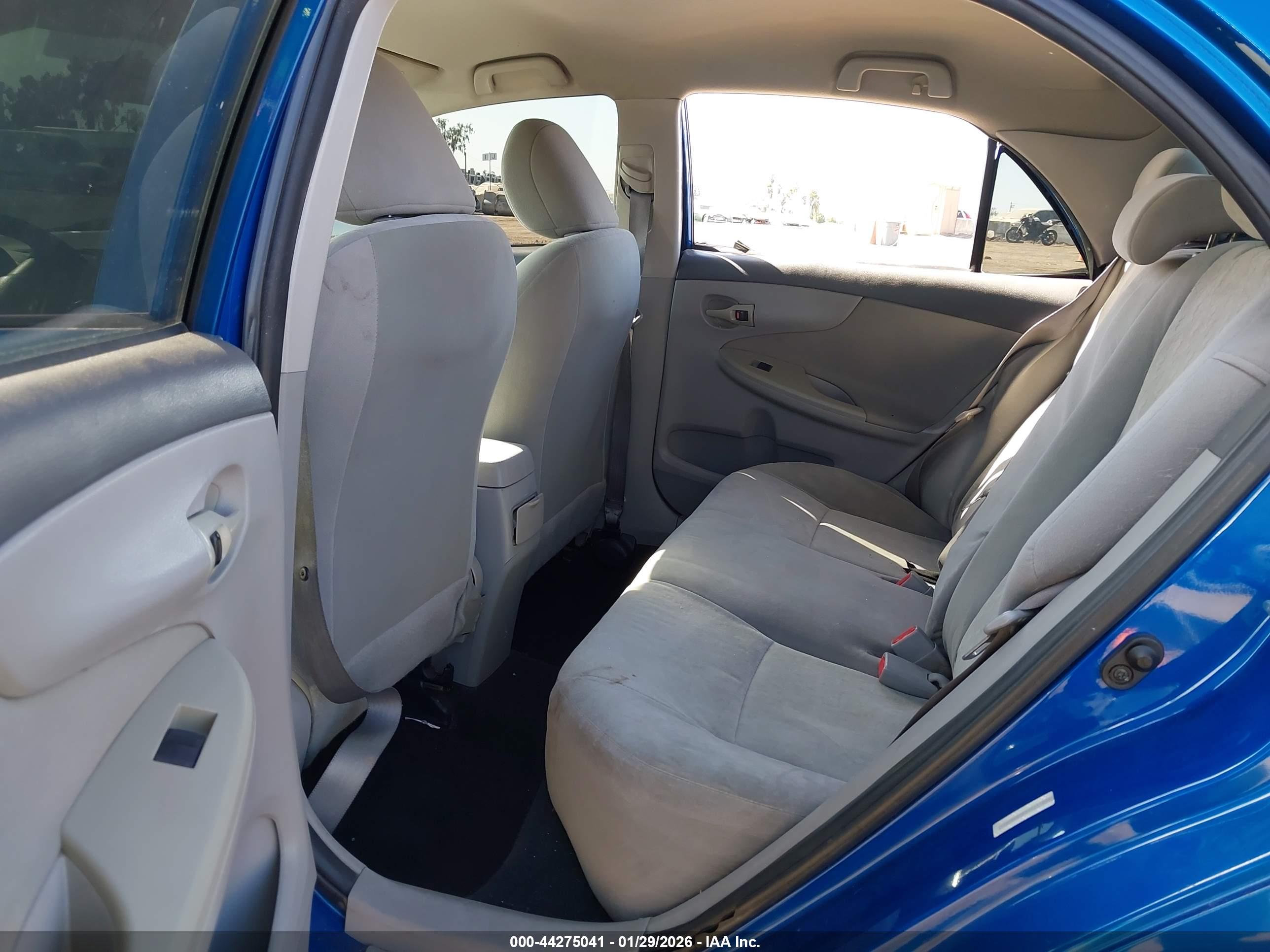 TOYOTA COROLLA image 8