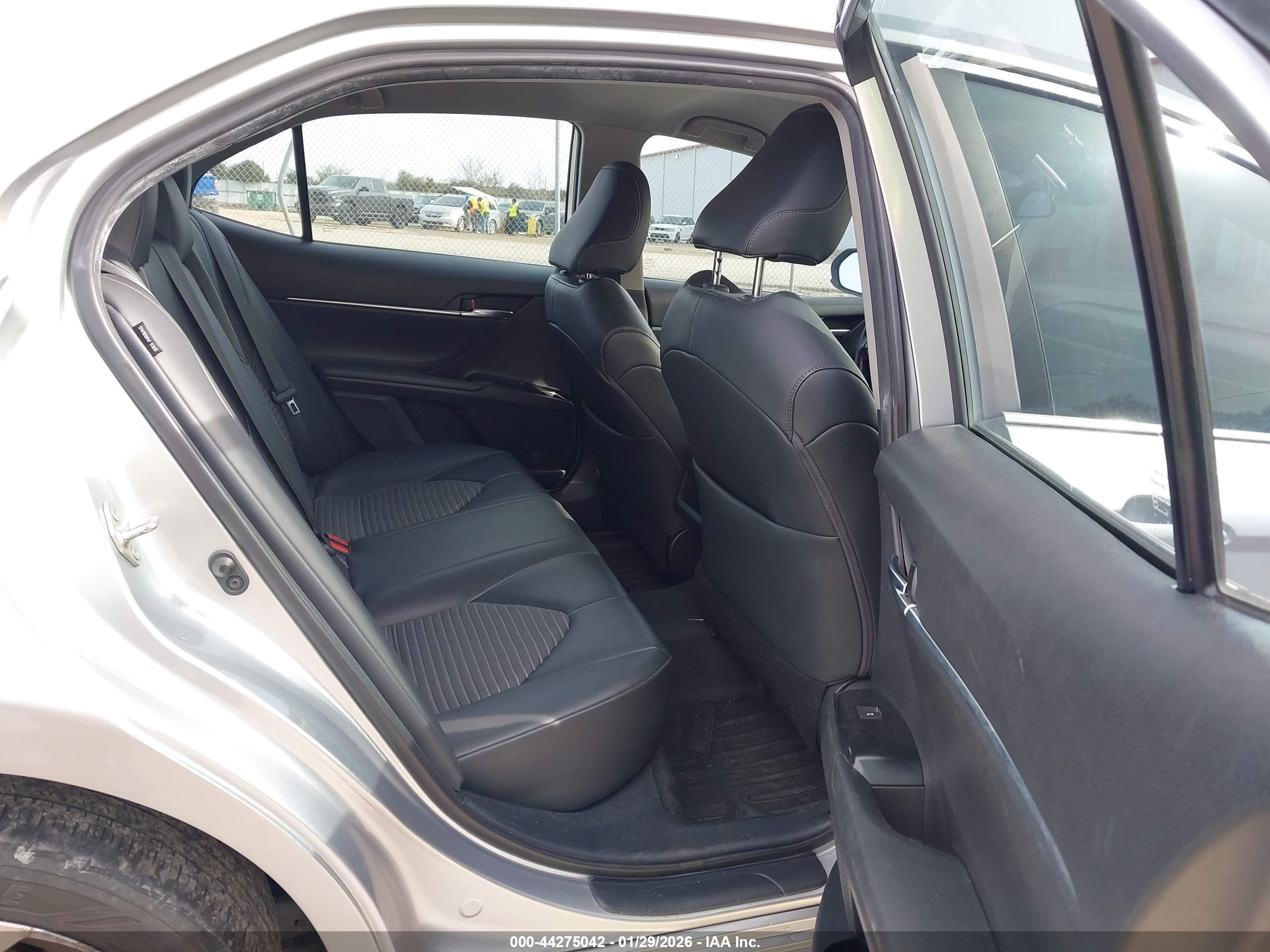 TOYOTA CAMRY image 8