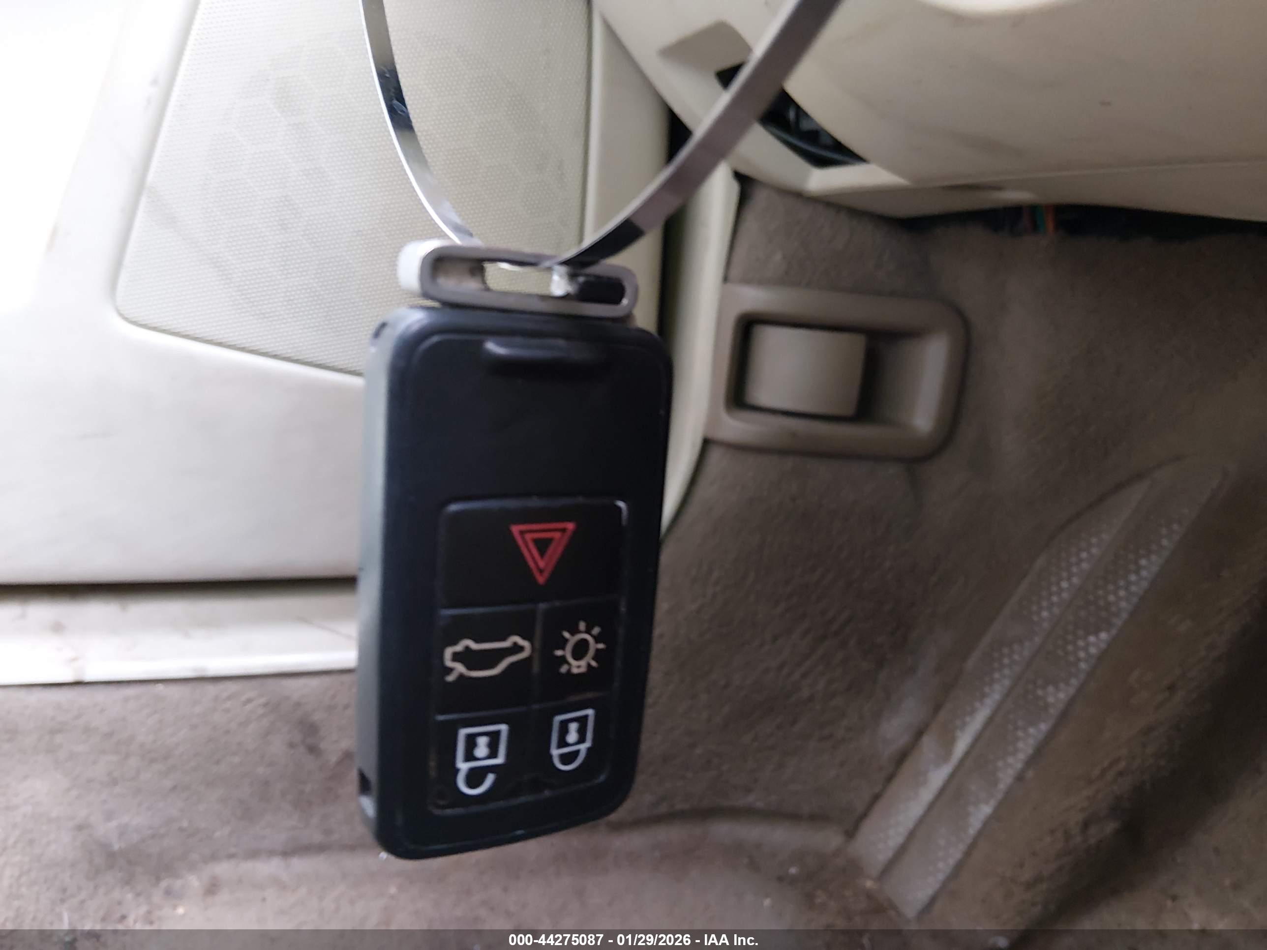 VOLVO XC60 image 11