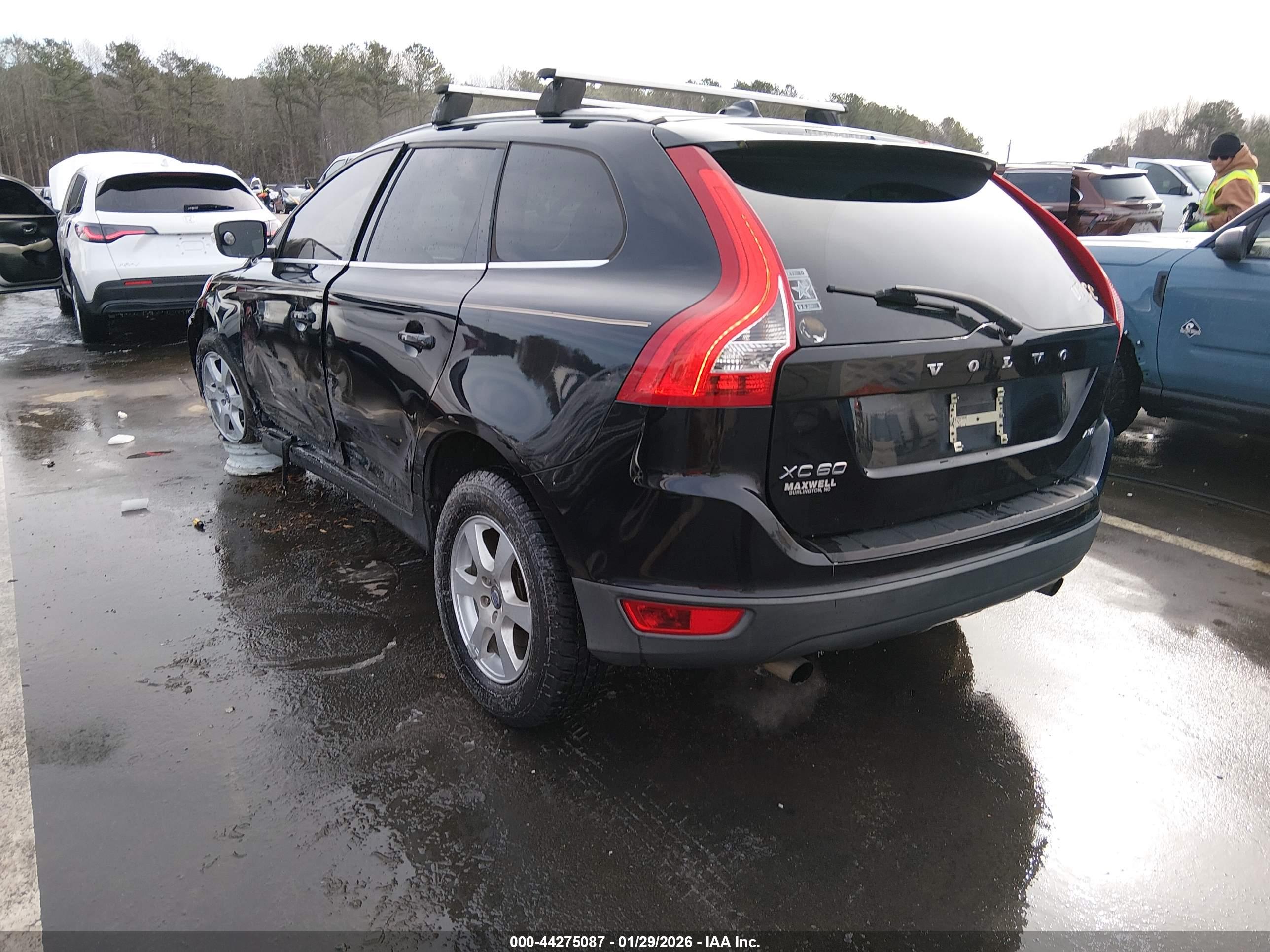 VOLVO XC60 image 3