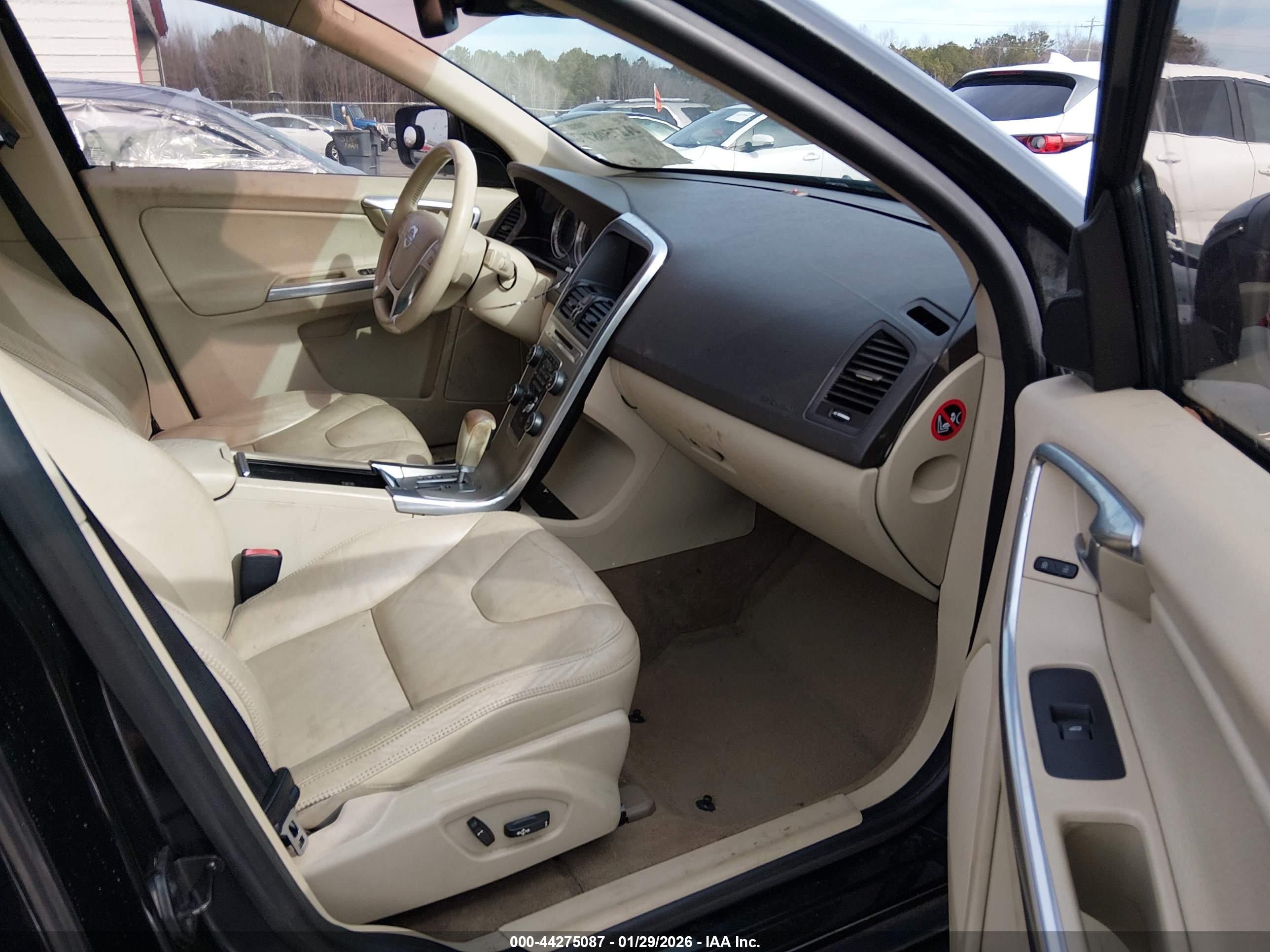 VOLVO XC60 image 5