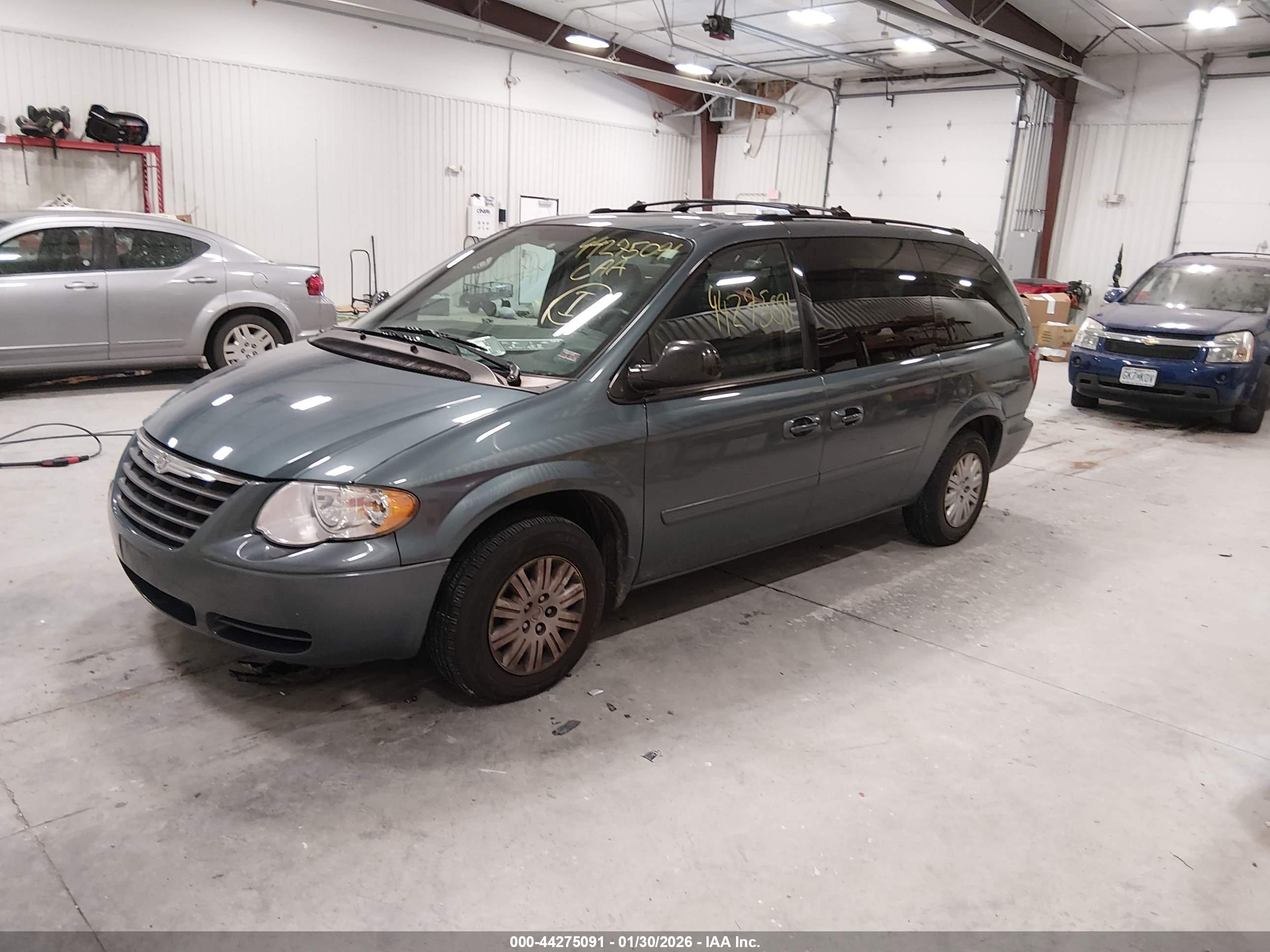 CHRYSLER TOWN image 2